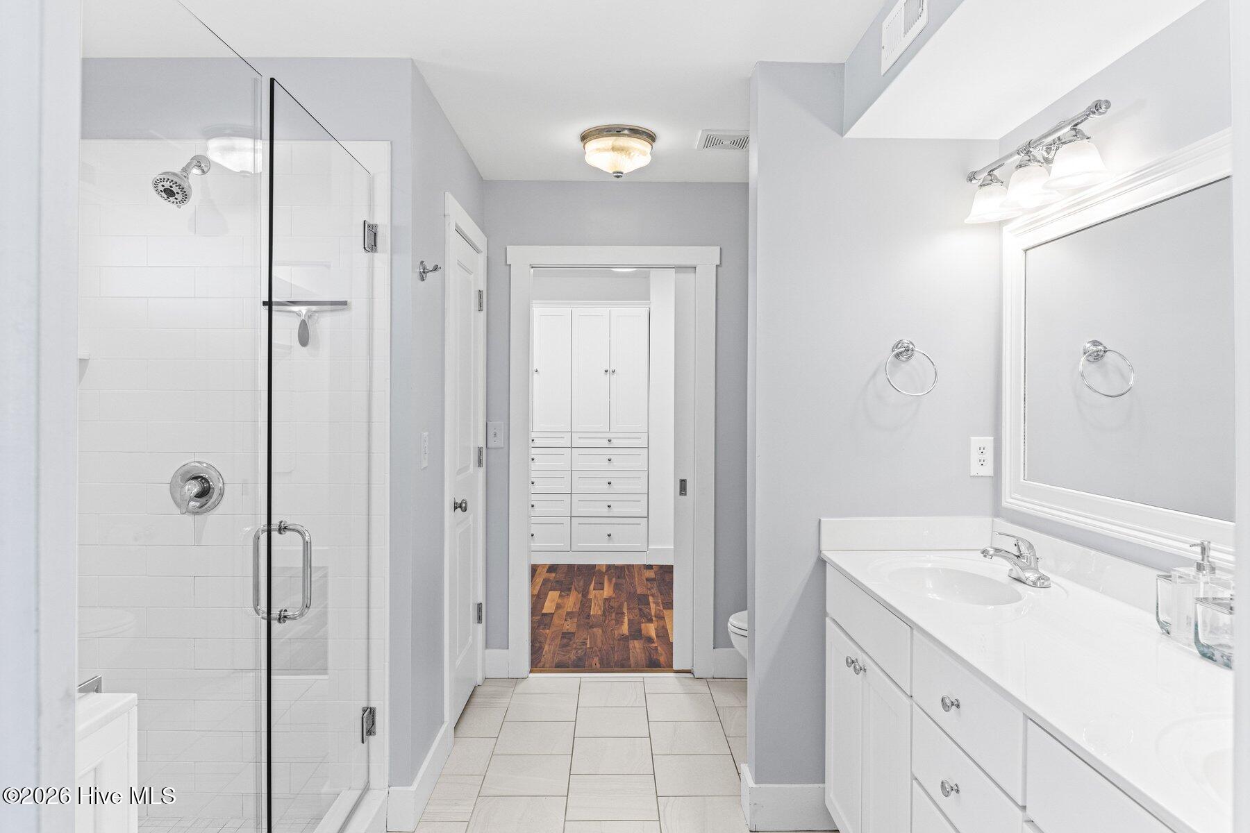 100557261 | Photo 24