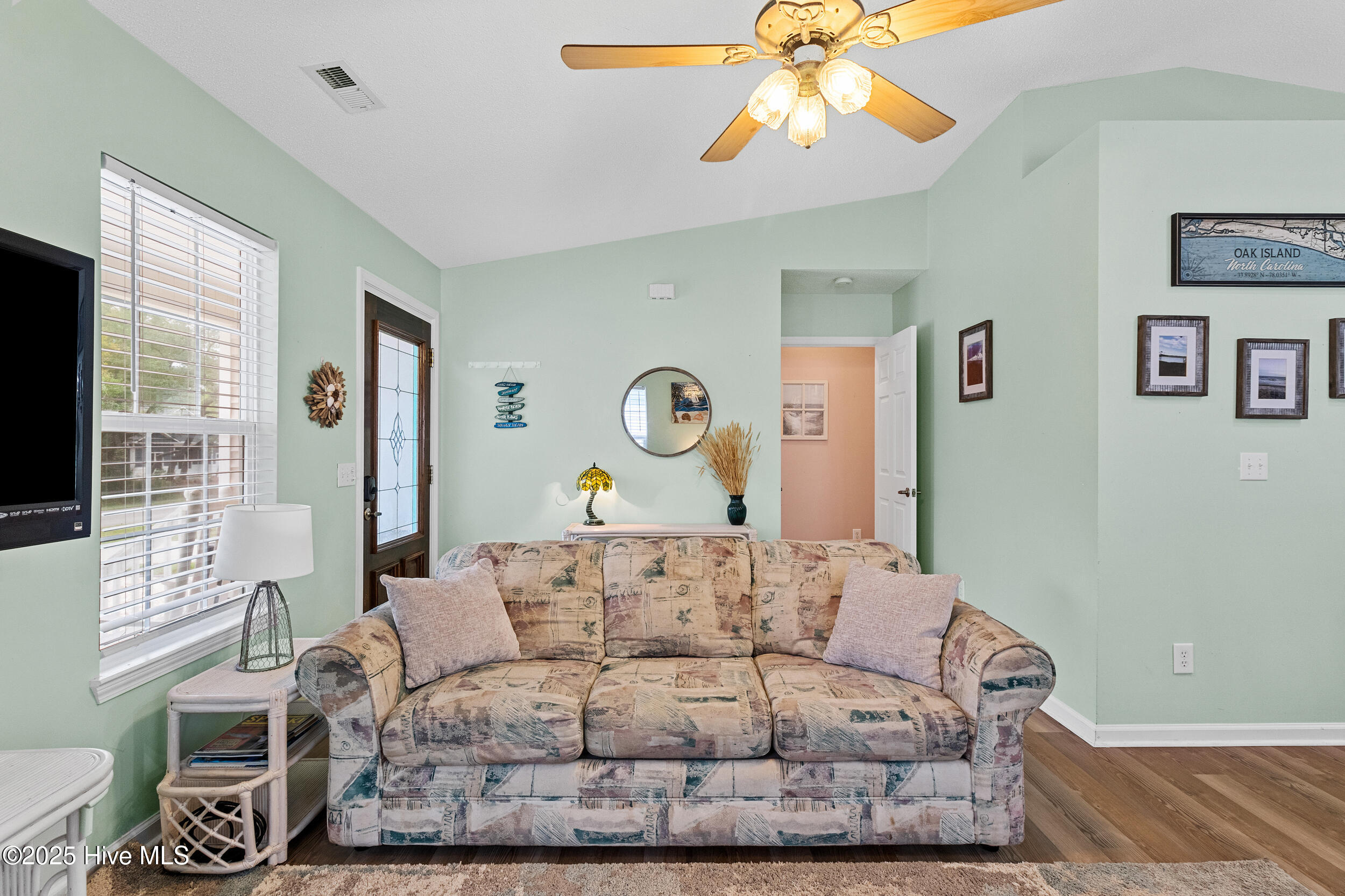 100525296 | Photo 16