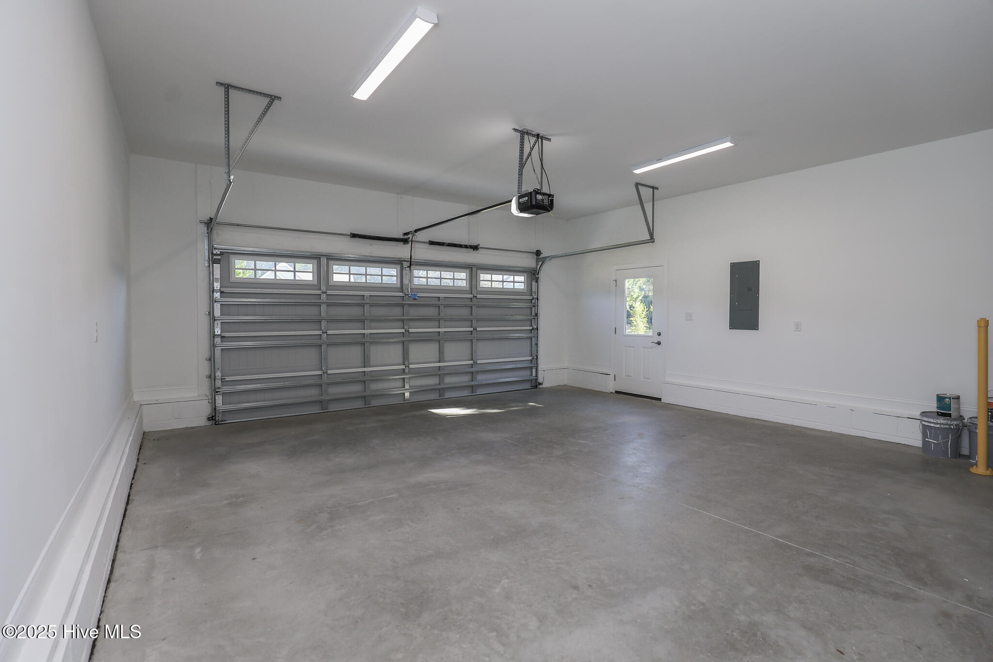 100553822 | Photo 76