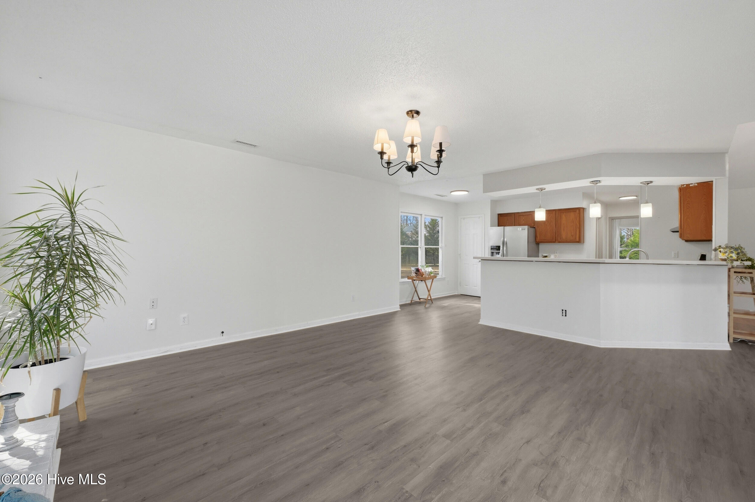 100559678 | Photo 12