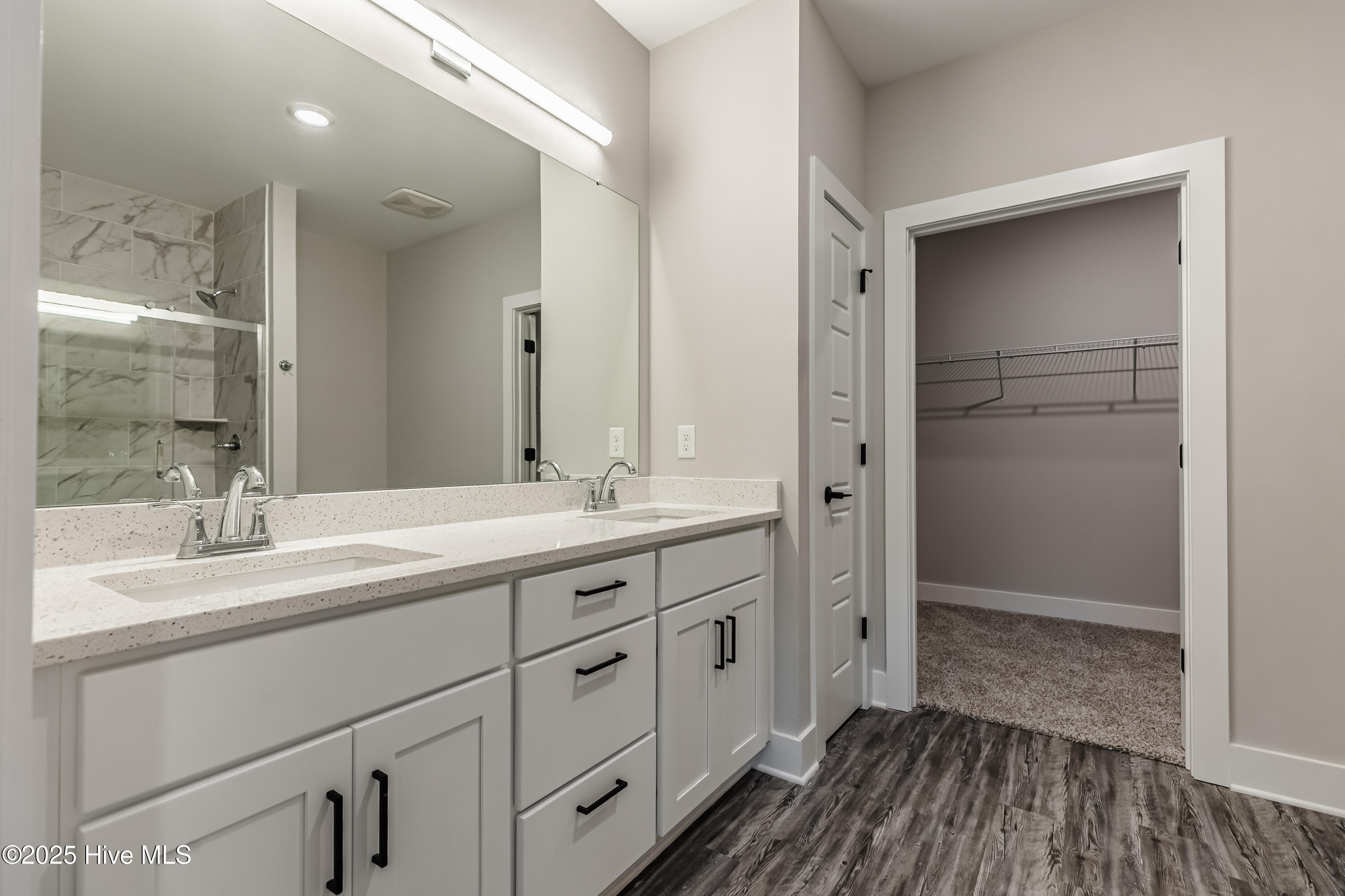 100529359 | Photo 17