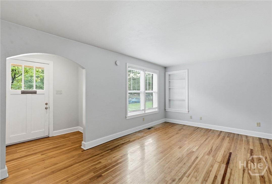 Photo 3 of Single family home for sale at 220 Columbus Dr, Savannah, GA 31405 | MLS# SA356628 | Listing updated on 2026-10-09