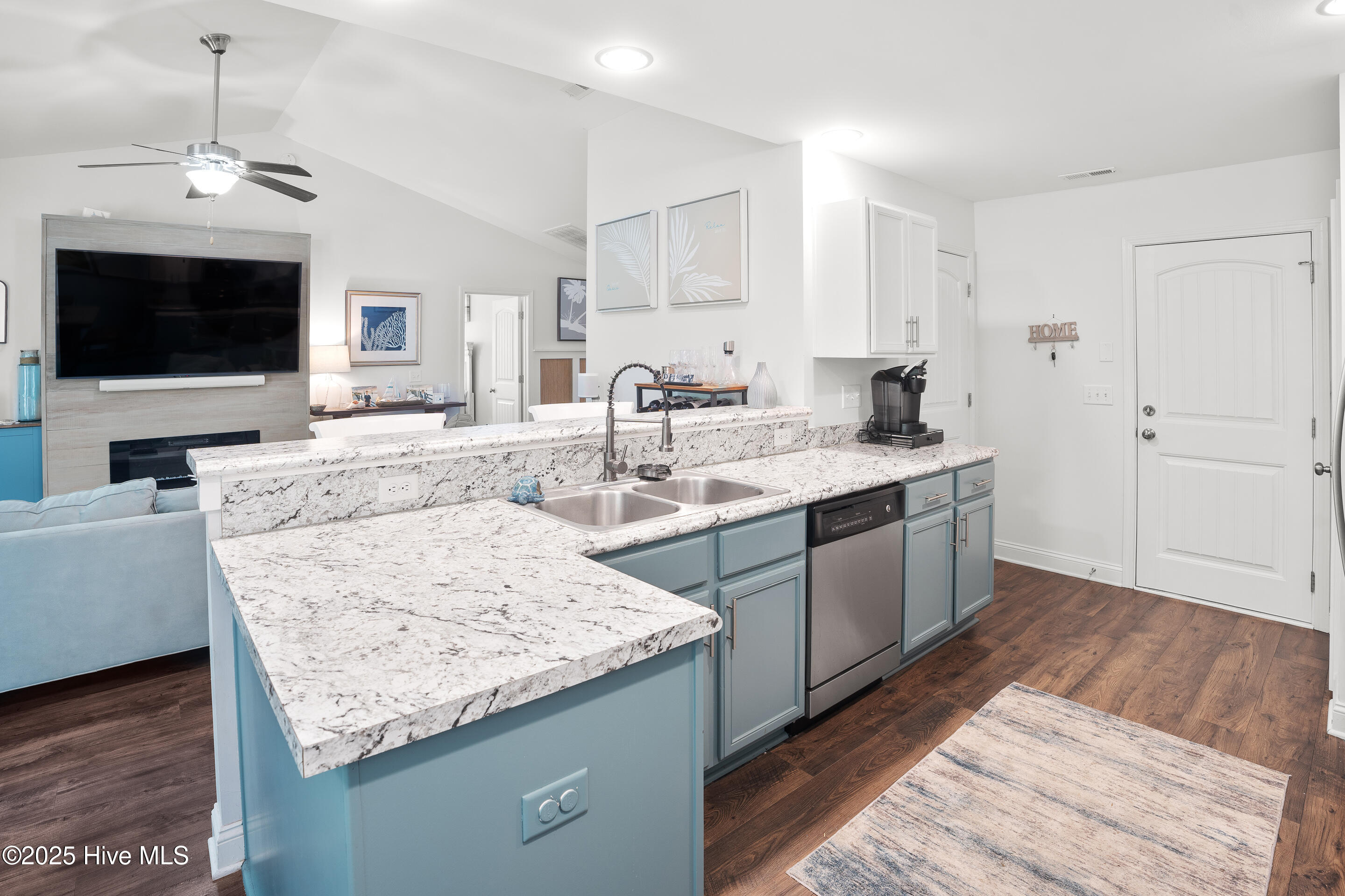 100526755 | Photo 12