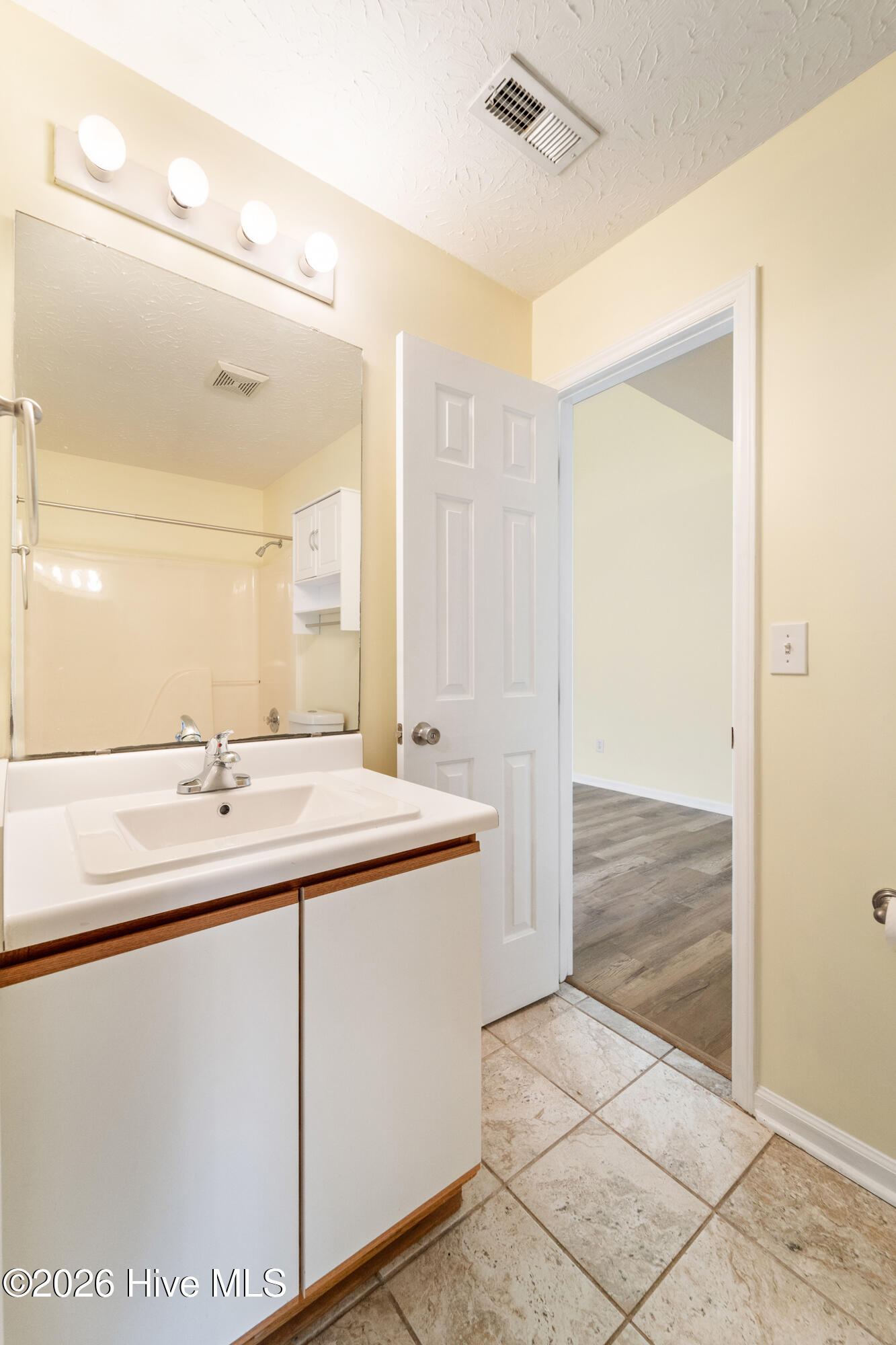 100555847 | Photo 14