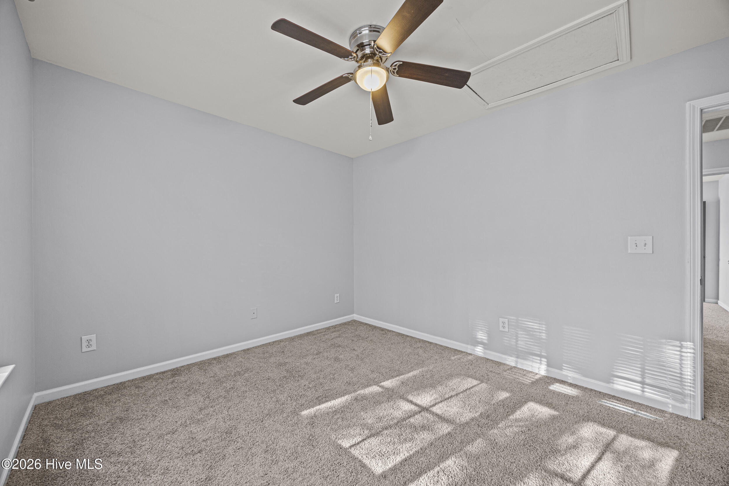 100561010 | Photo 28