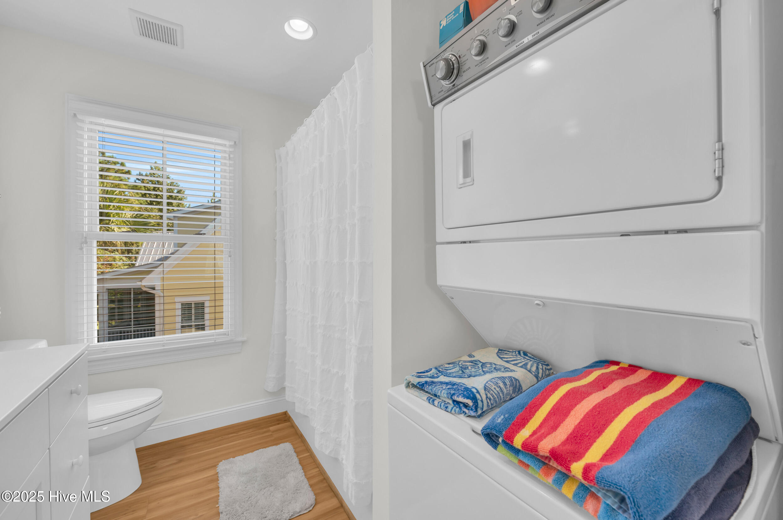 100532568 | Photo 44