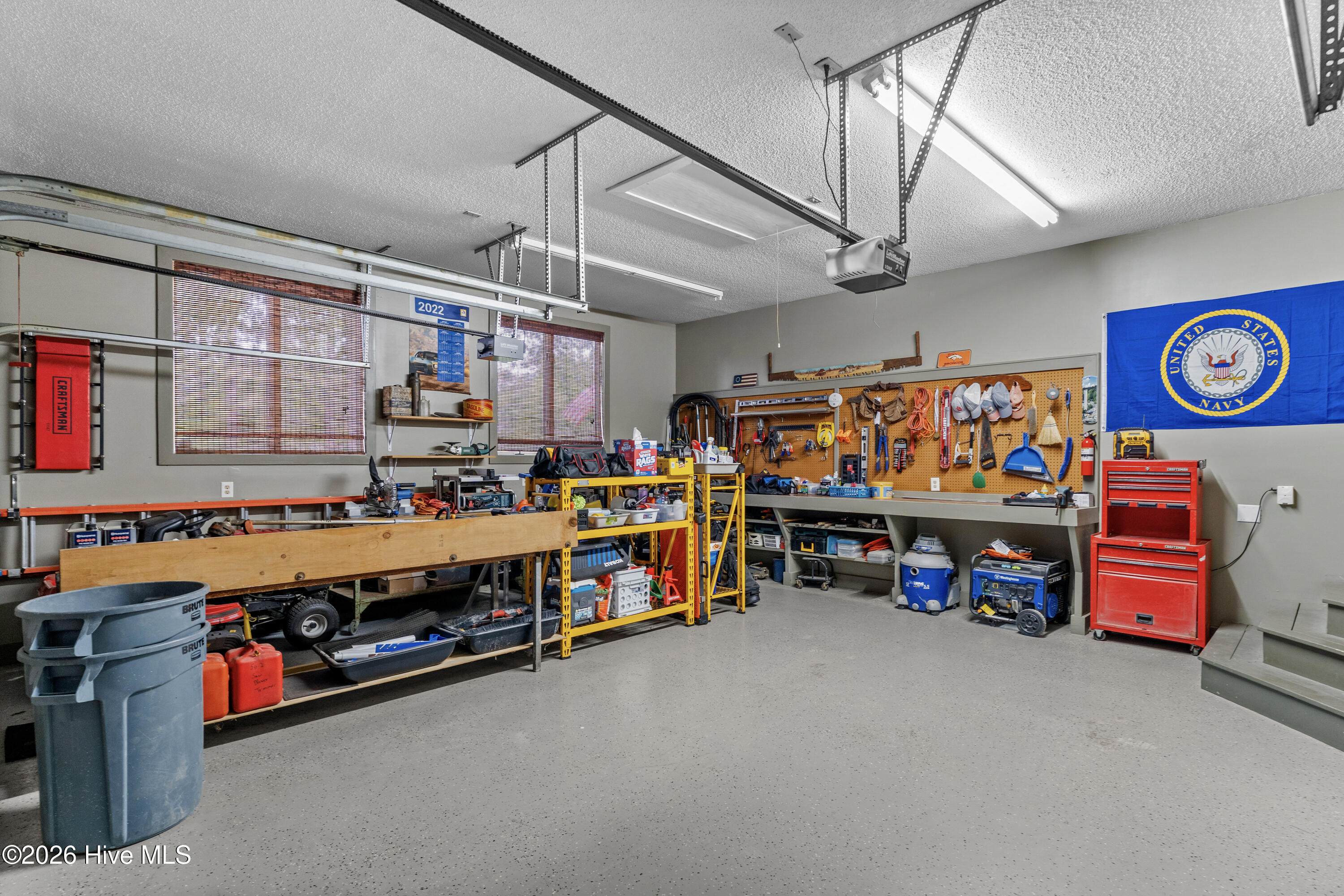 100569922 | Photo 63