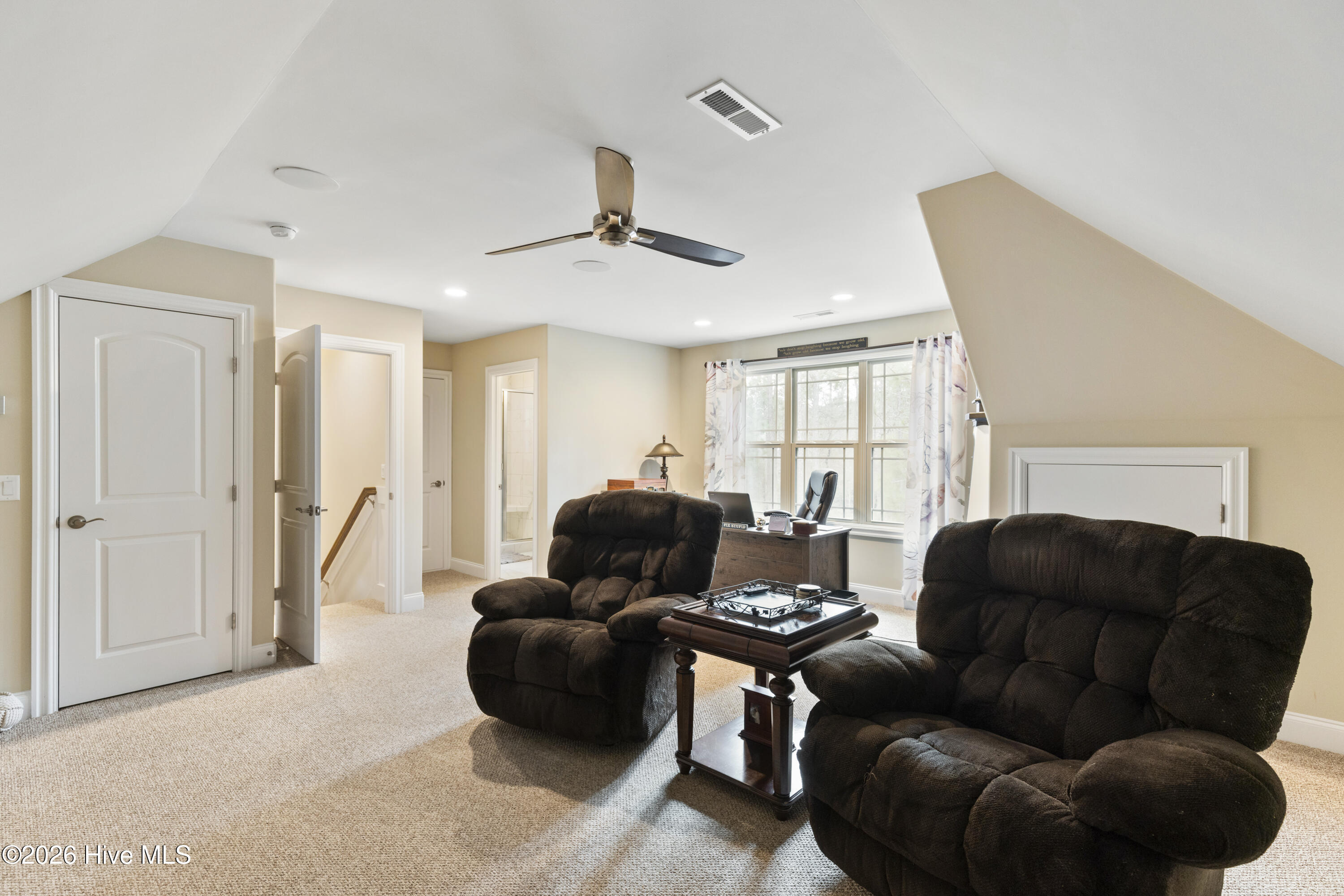 100551646 | Photo 34