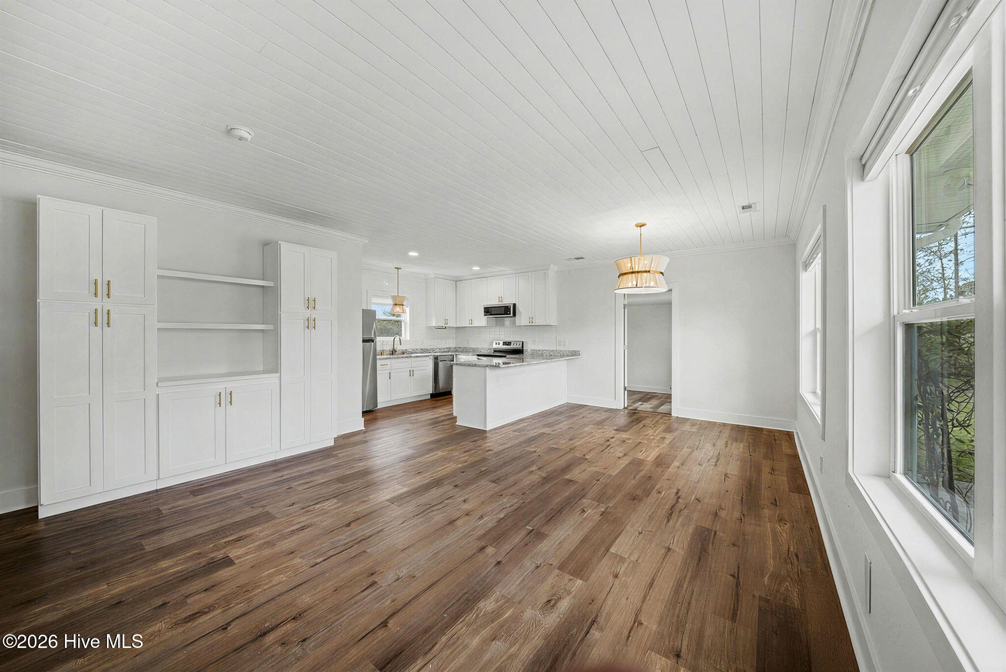 100564194 | Photo 48