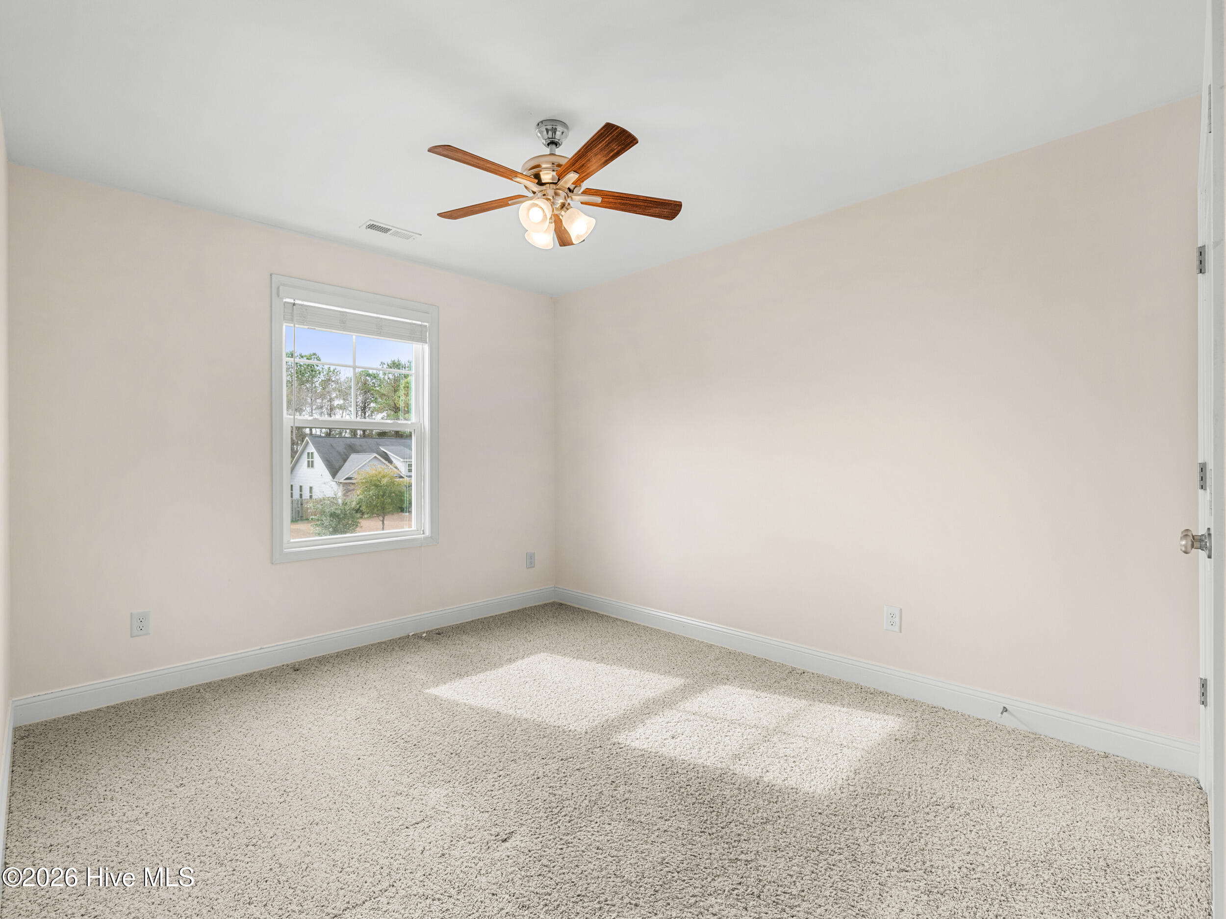 100548772 | Photo 47