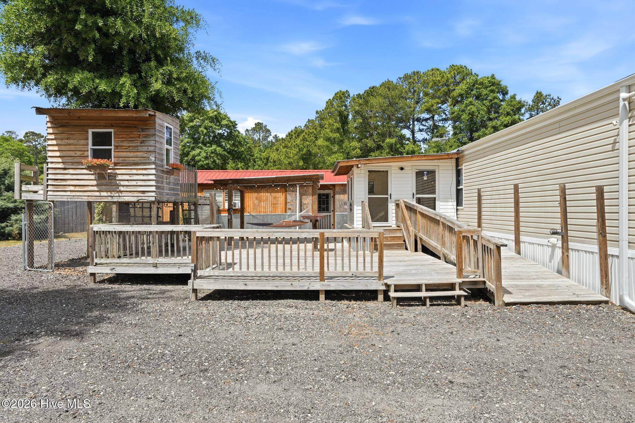 100570161 | Photo 30