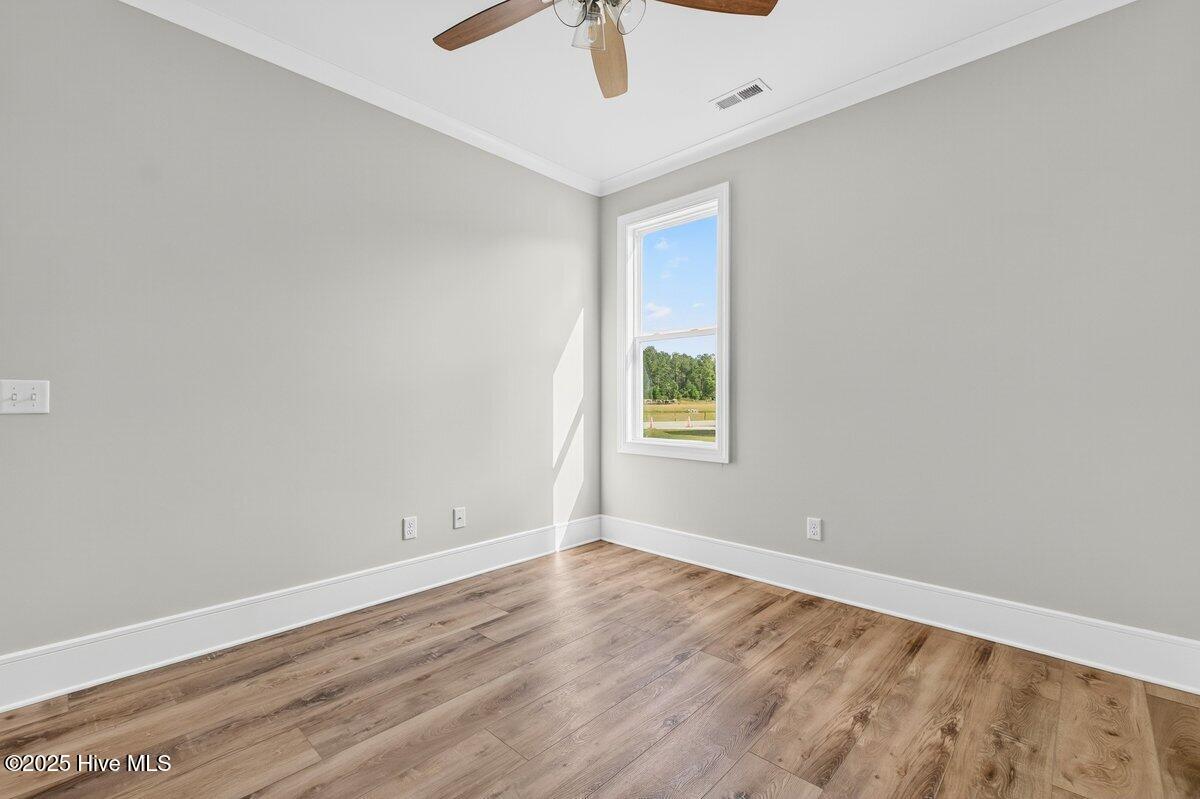 100545863 | Photo 46