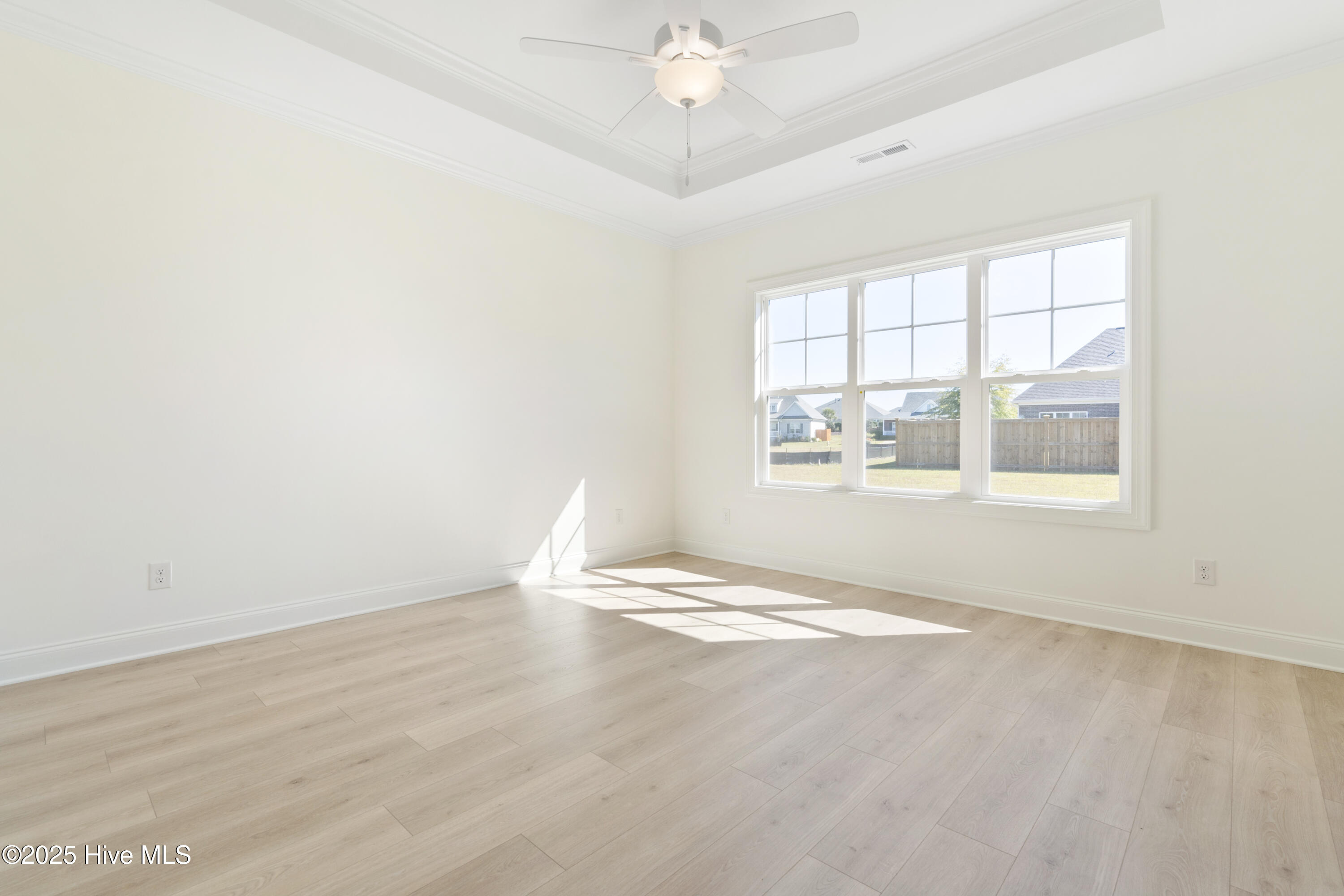 100517752 | Photo 16