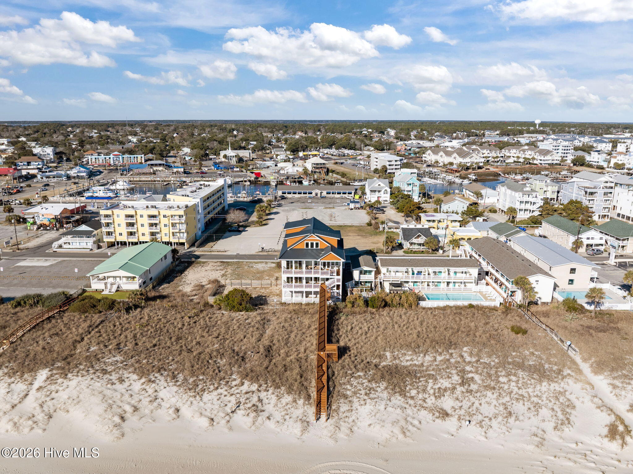 100554611 | Photo 33