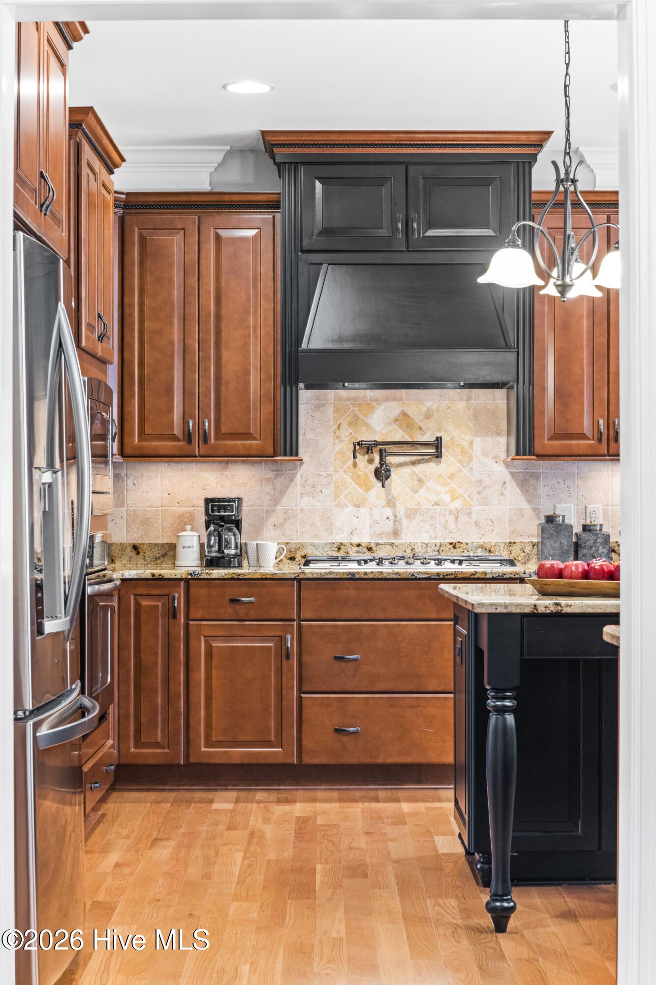 100560596 | Photo 13