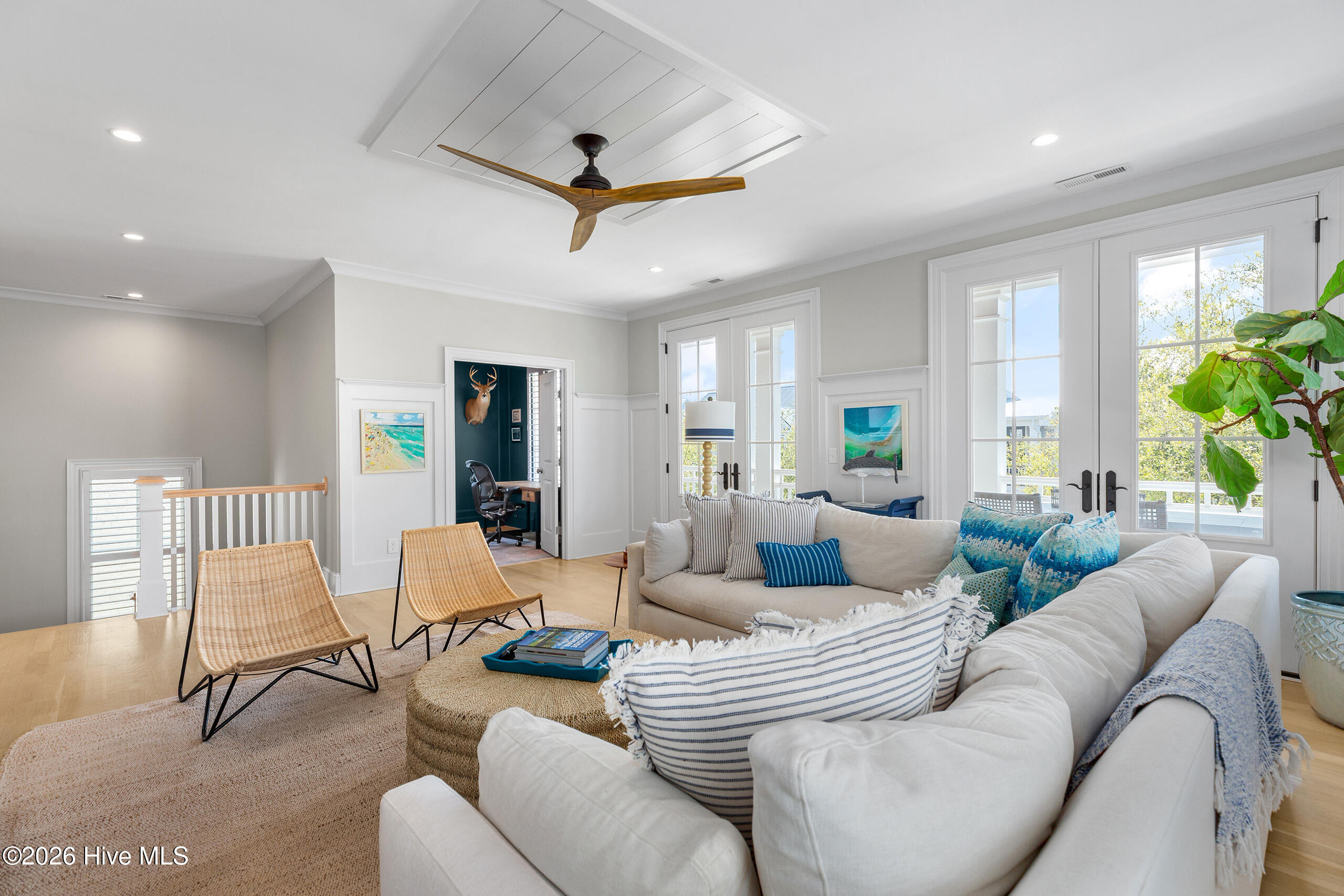 100563719 | Photo 41