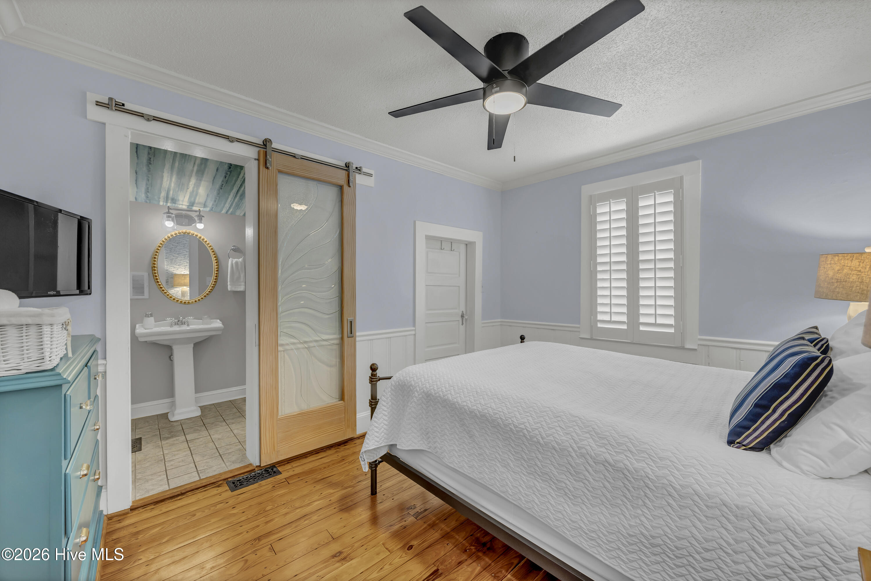 100559910 | Photo 24