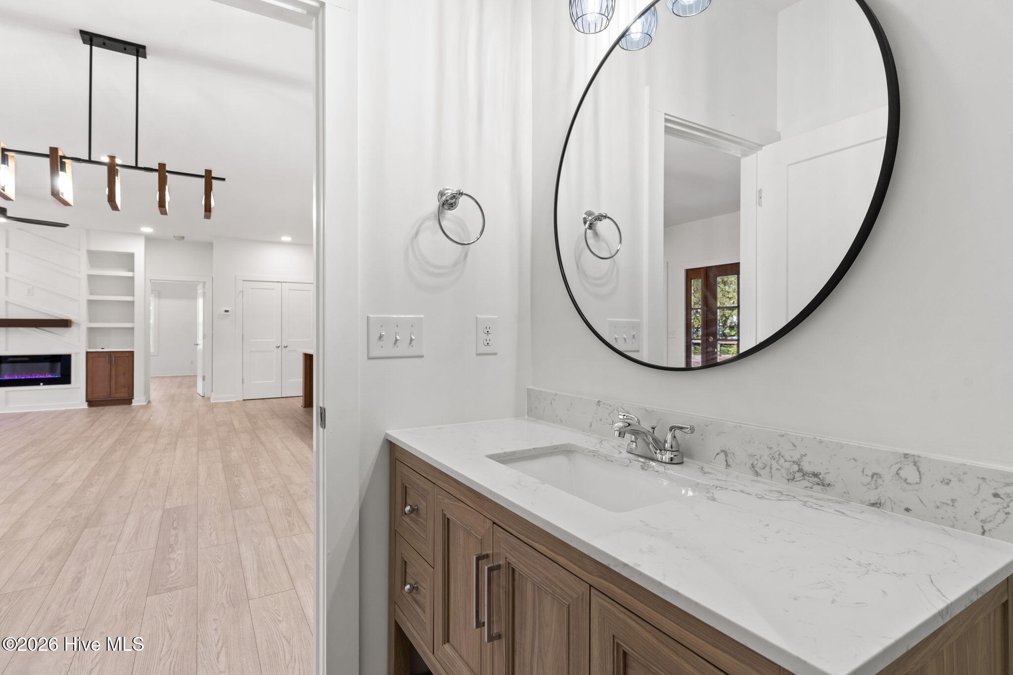 100559220 | Photo 34