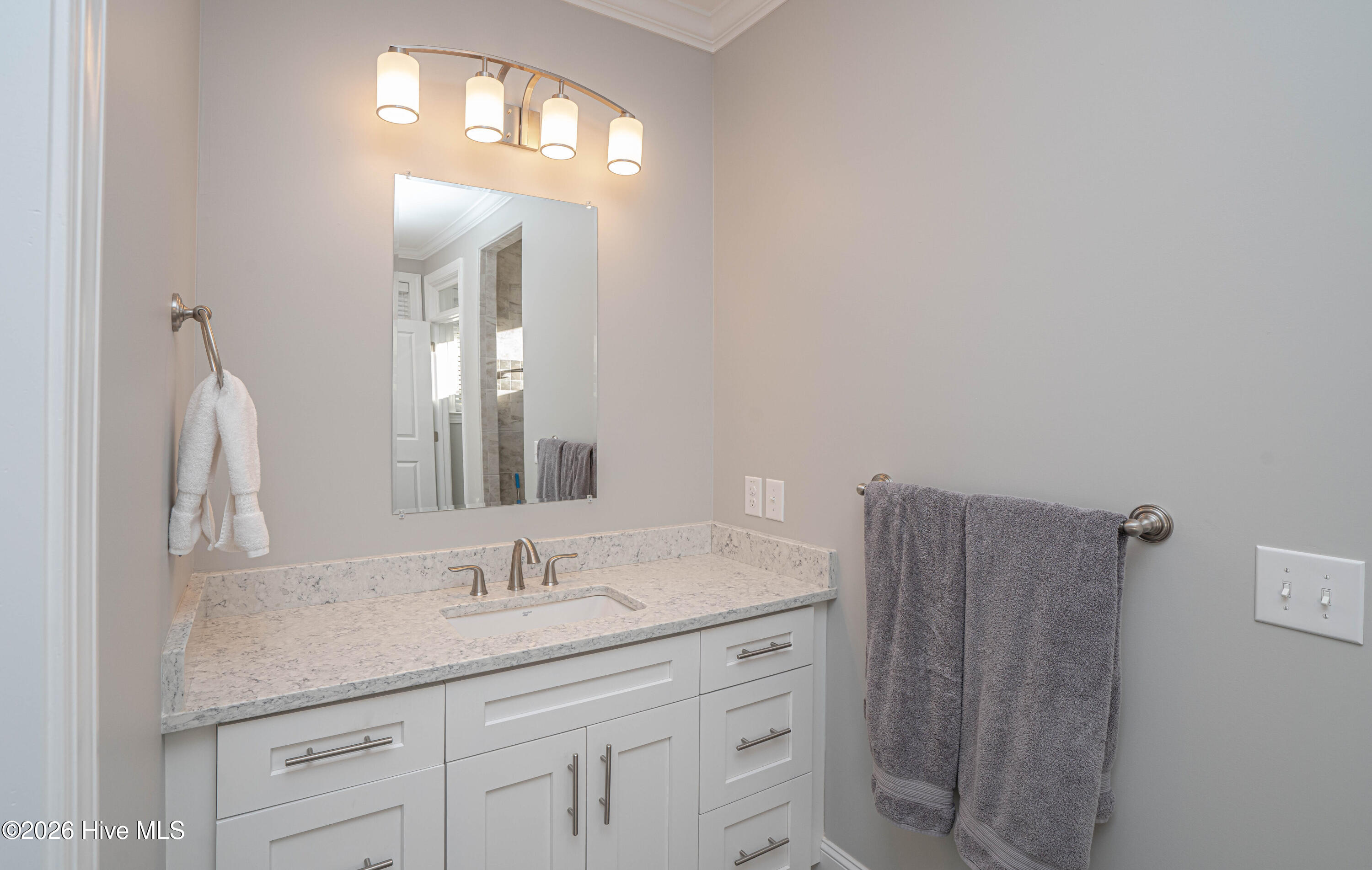 100550389 | Photo 41