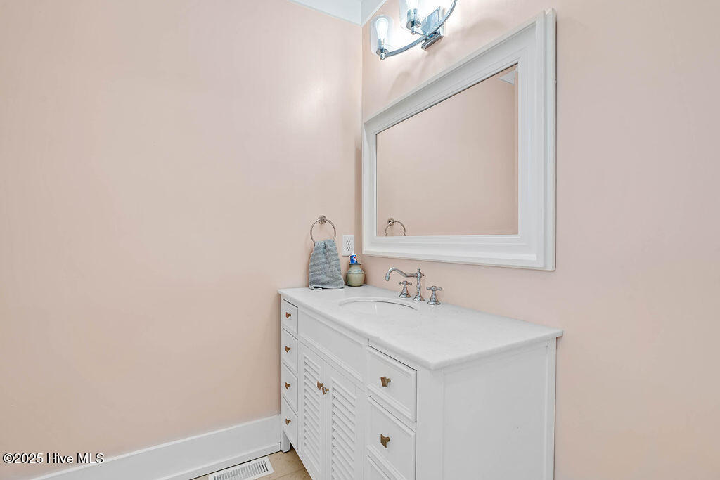 100516737 | Photo 47