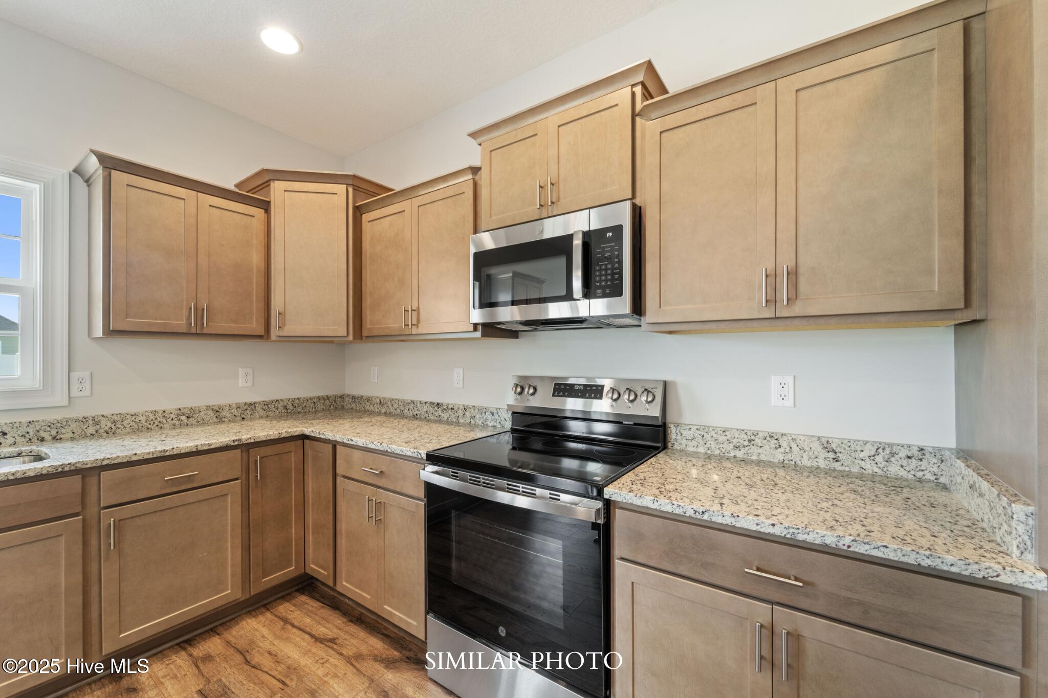 100545471 | Photo 14