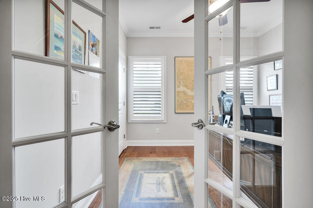 100534763 | Photo 28