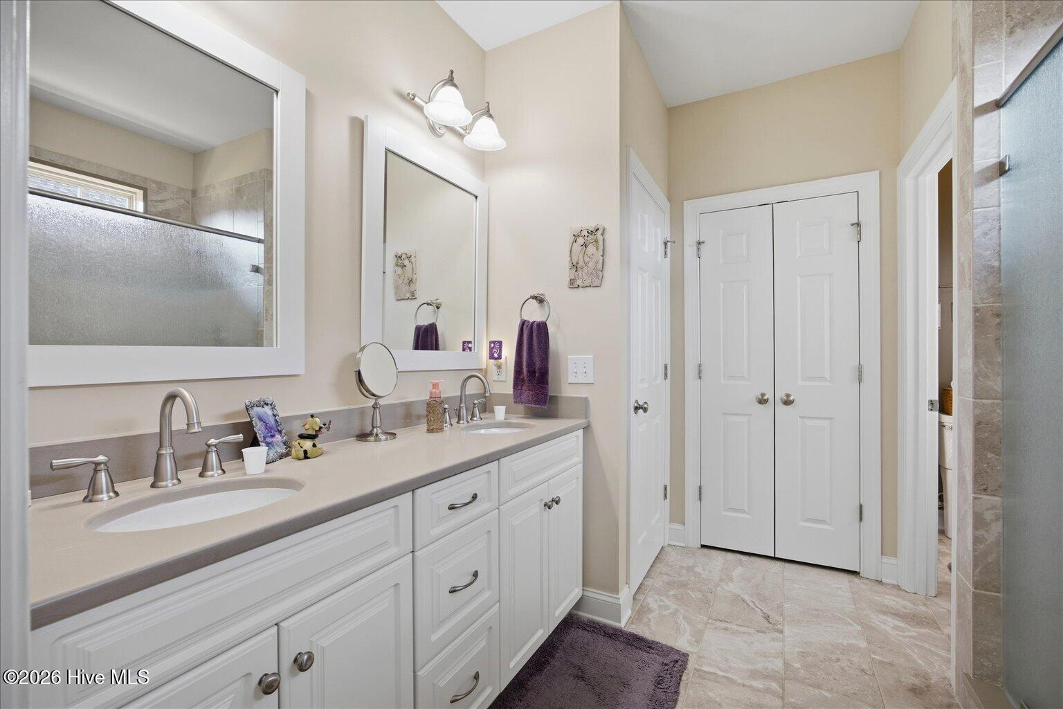 100560337 | Photo 19