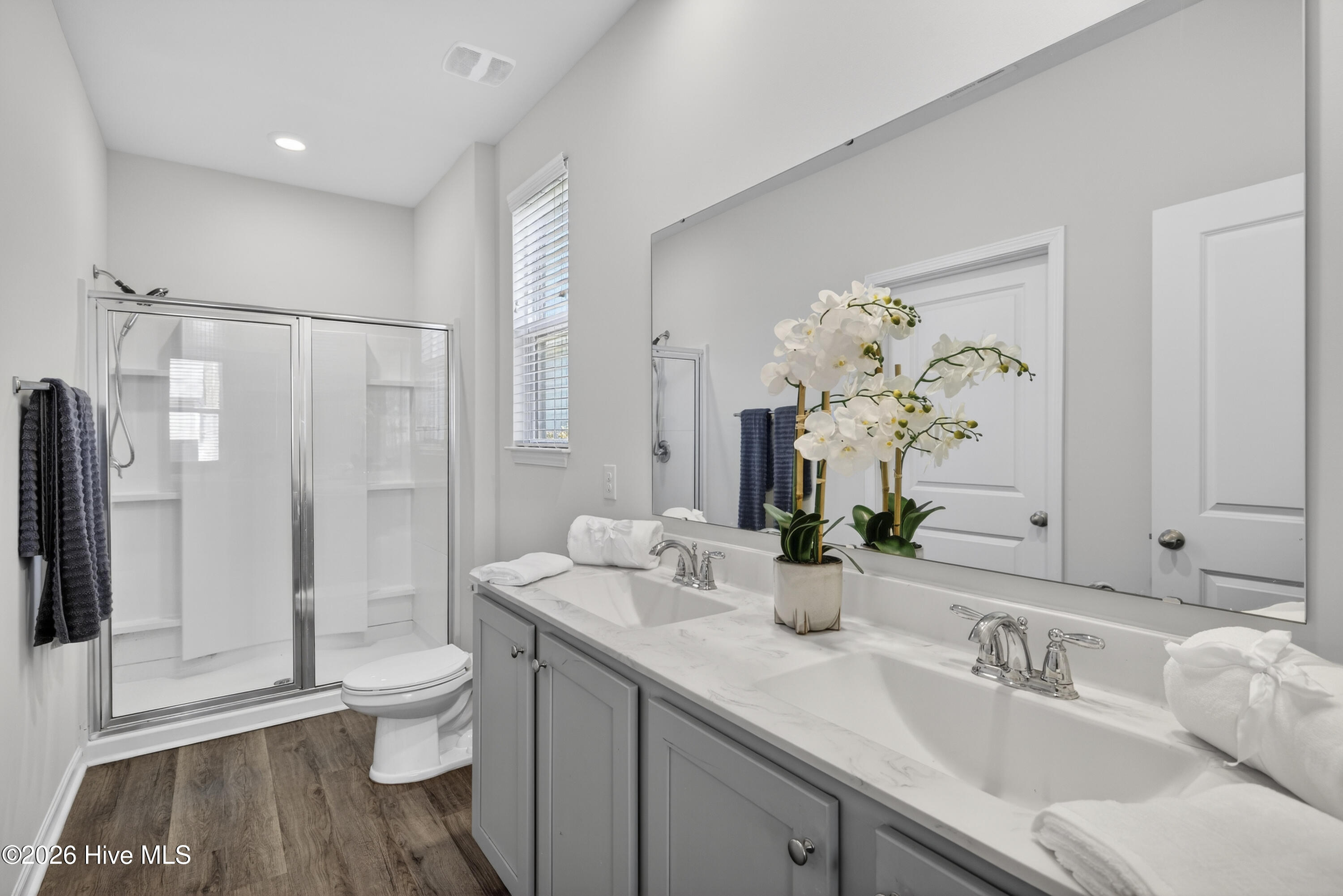 100560970 | Photo 25