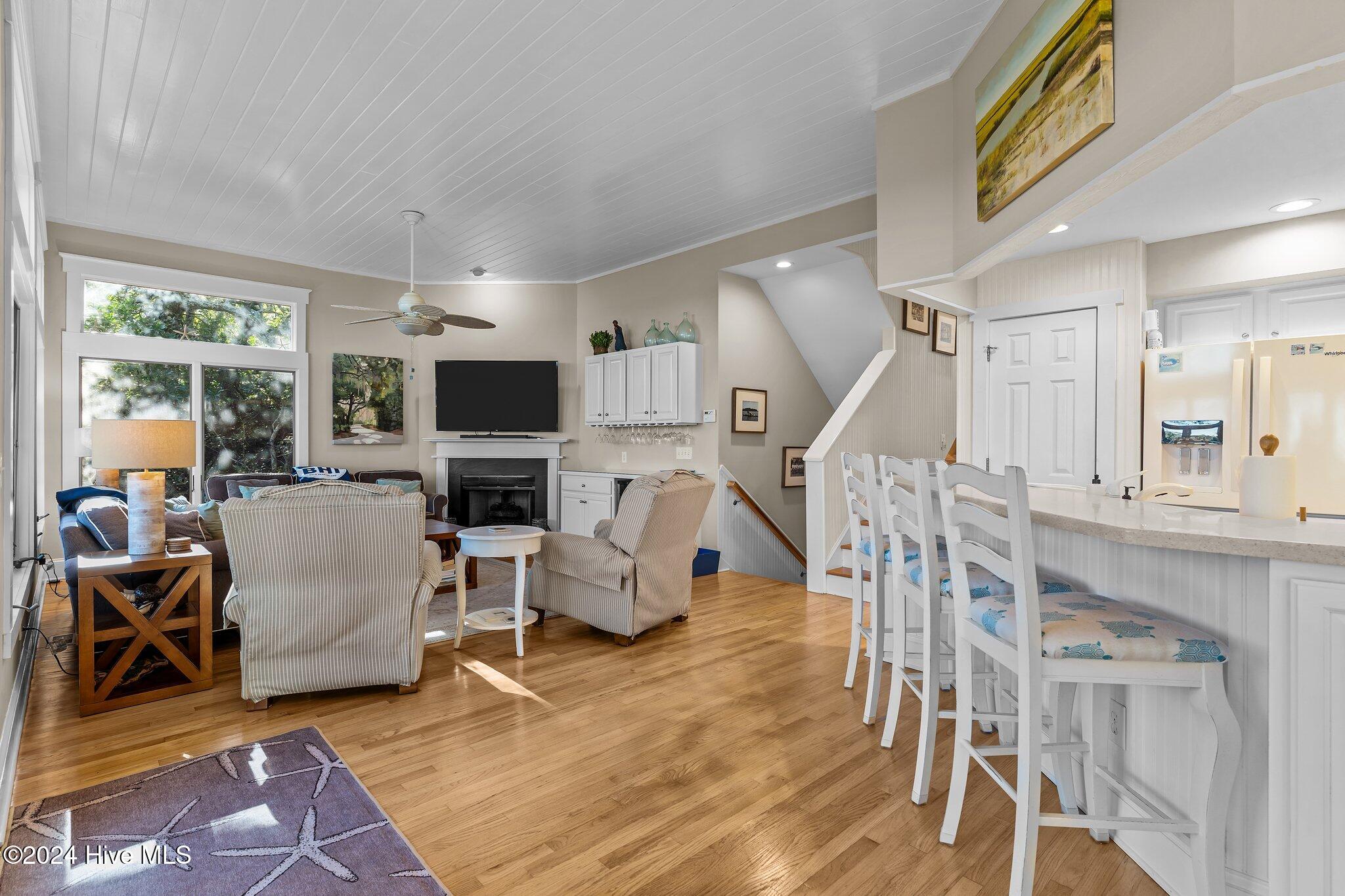 100477825 | Photo 14