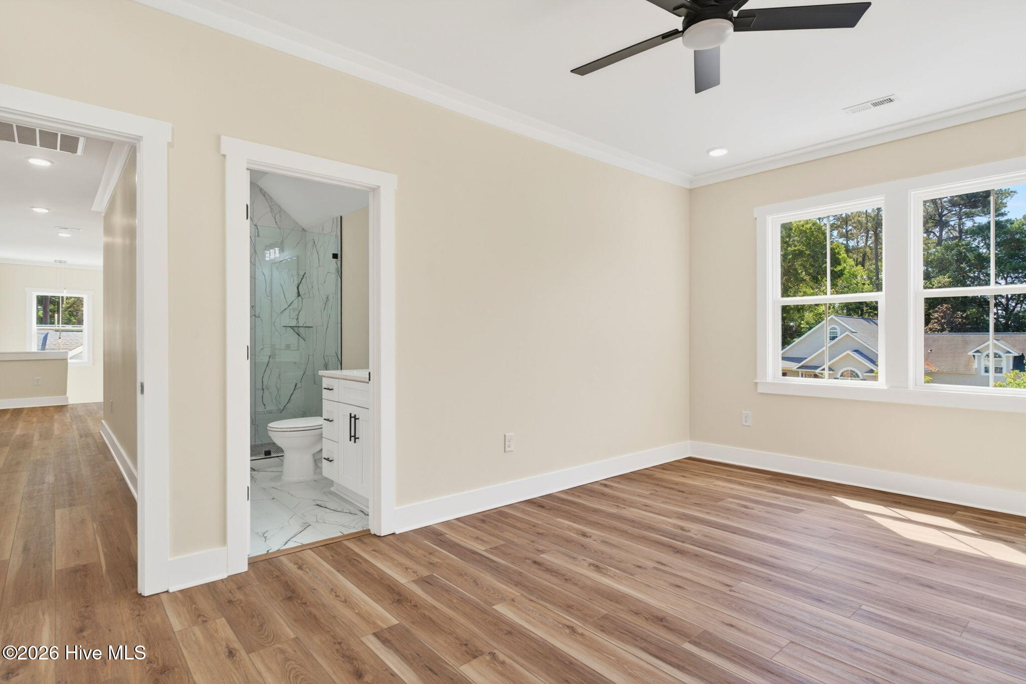 100568512 | Photo 47