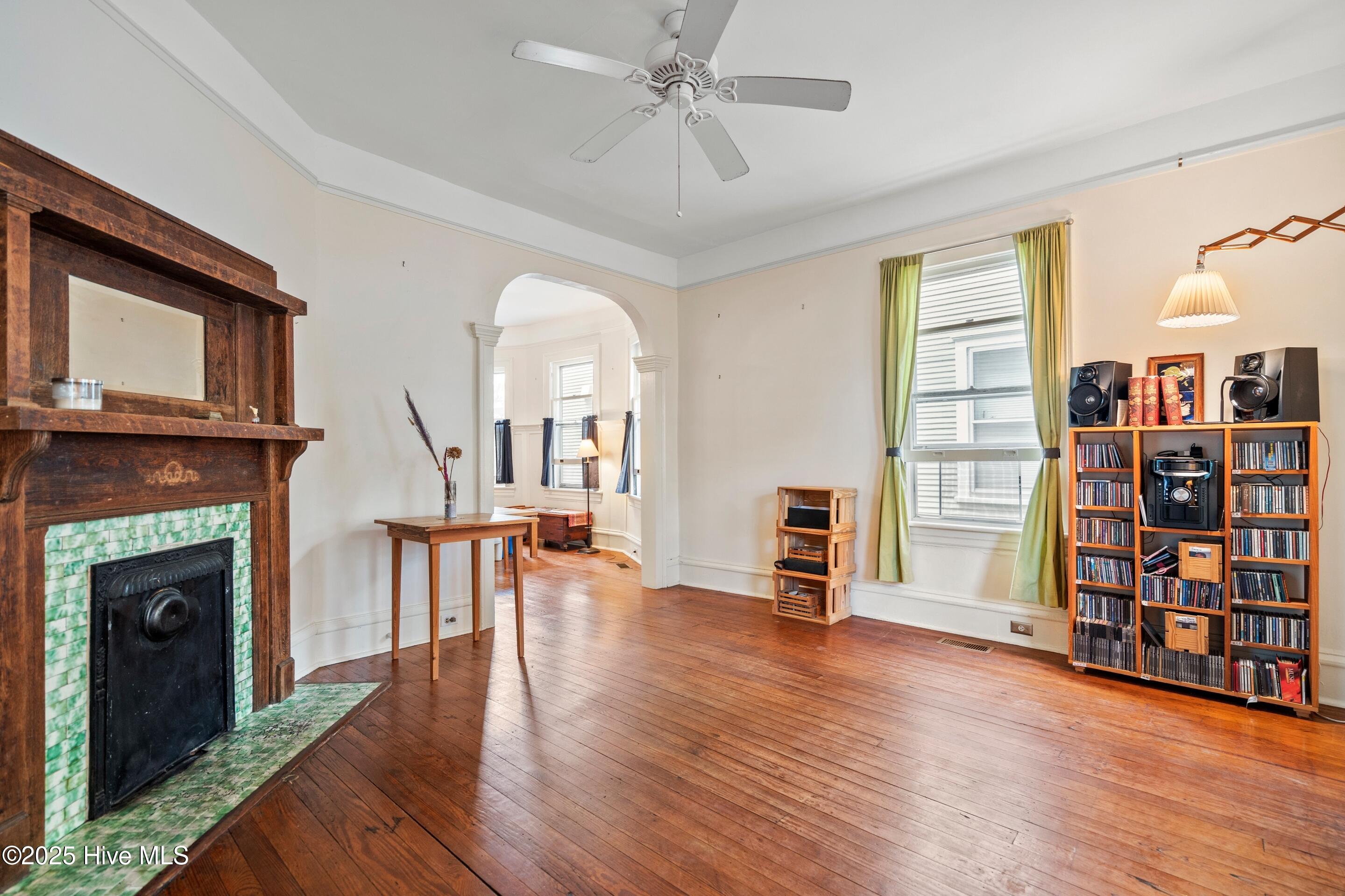 100535914 | Photo 11