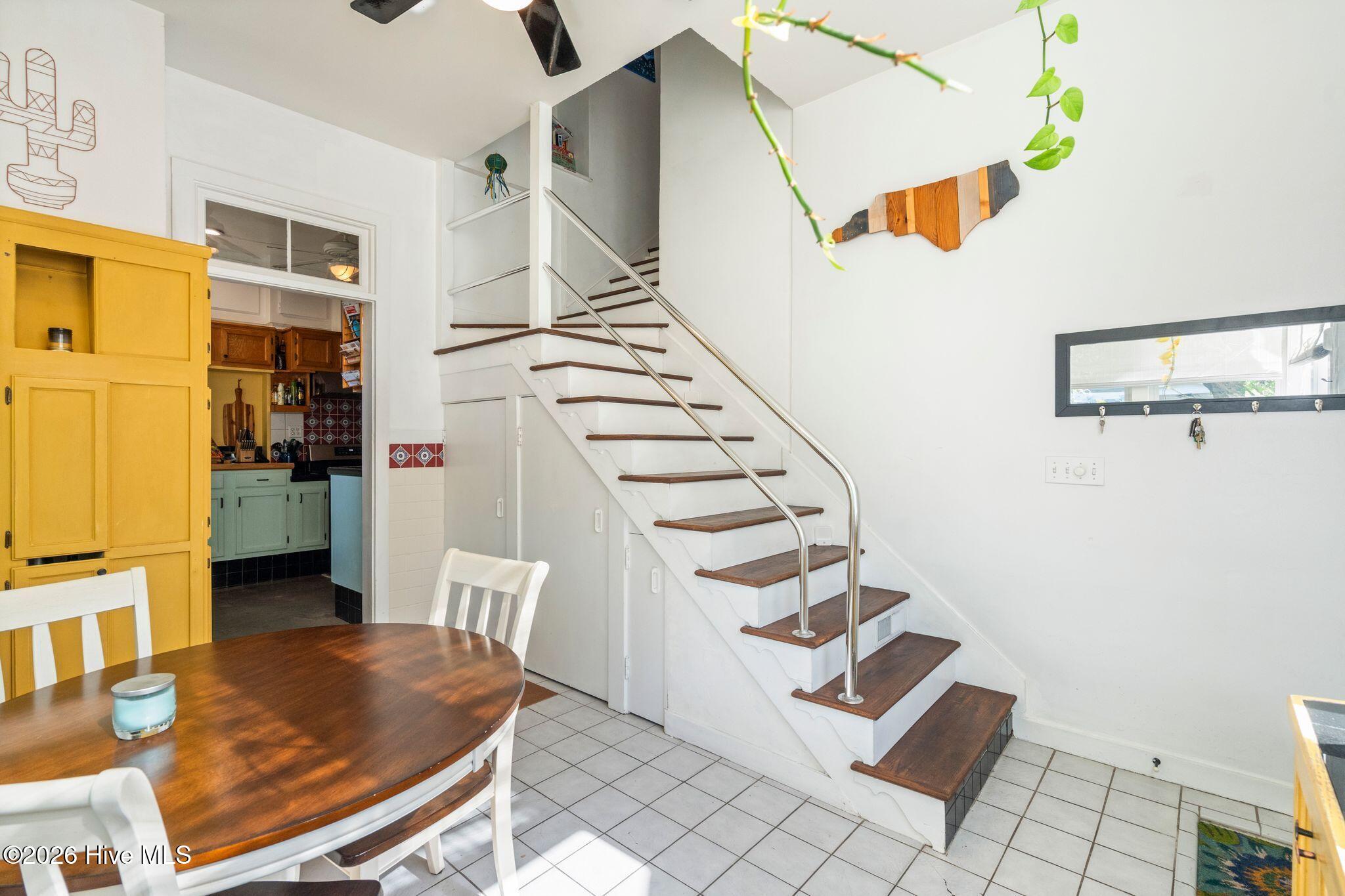 100570327 | Photo 28