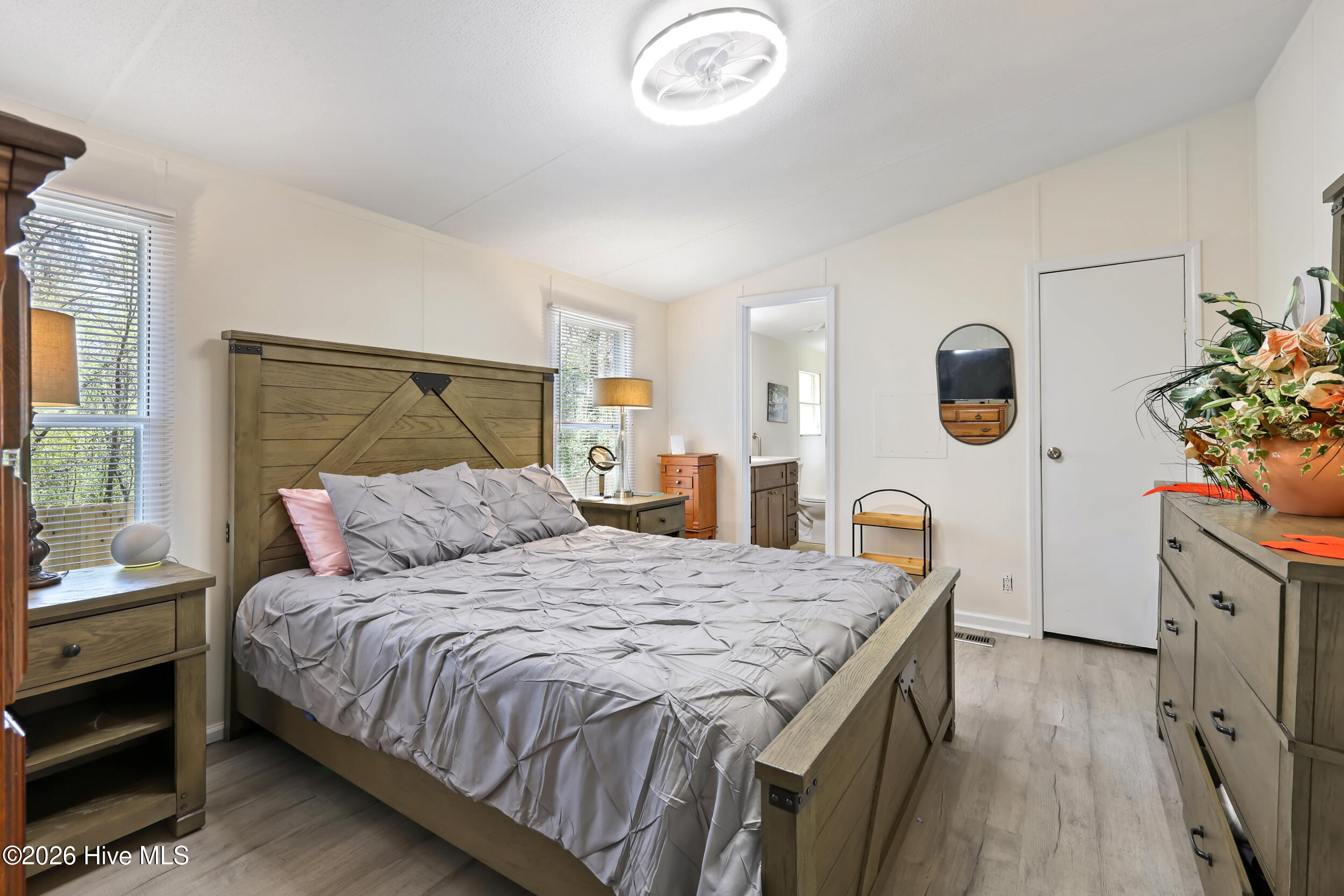 100564422 | Photo 12