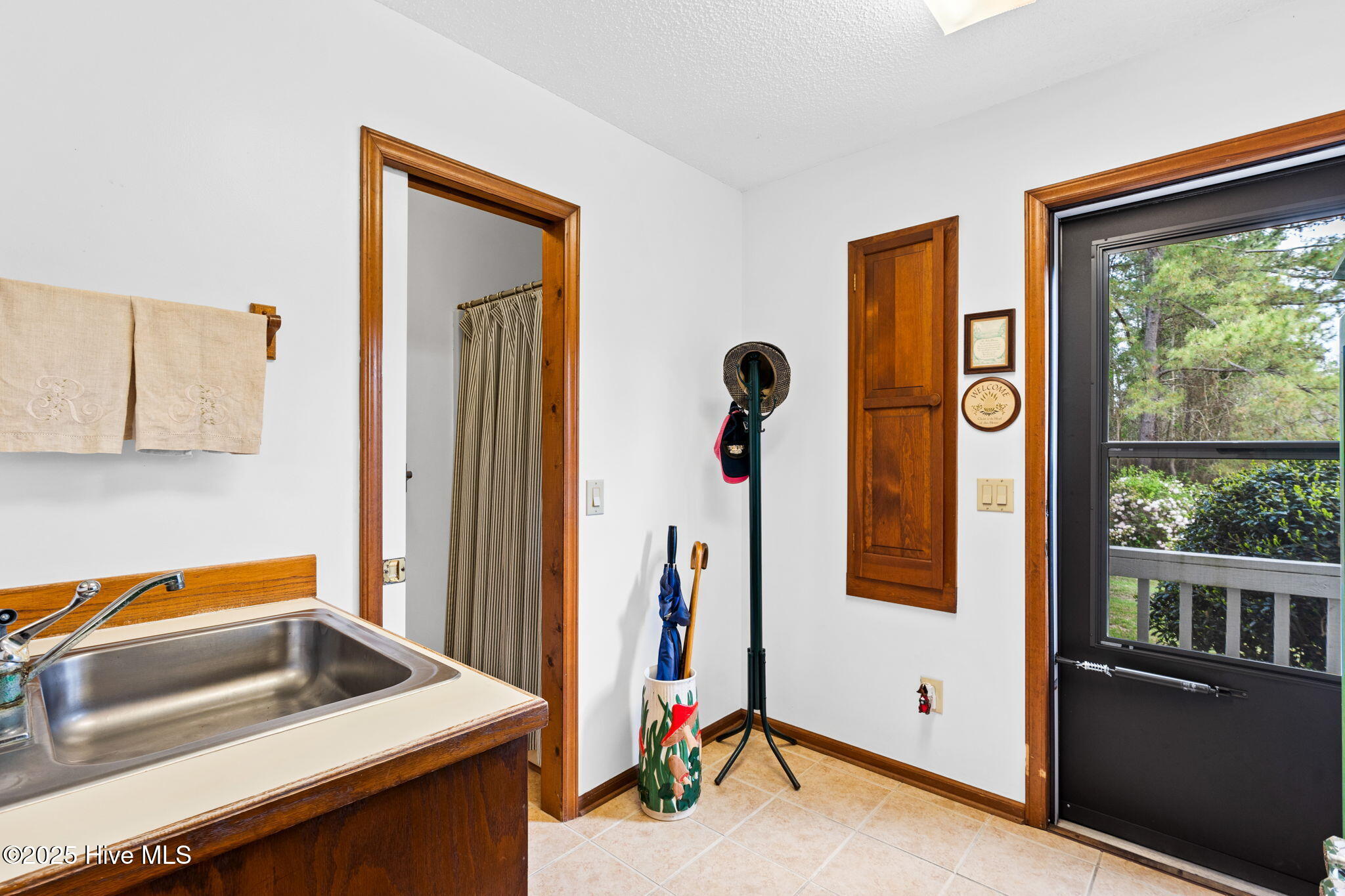 100557688 | Photo 43