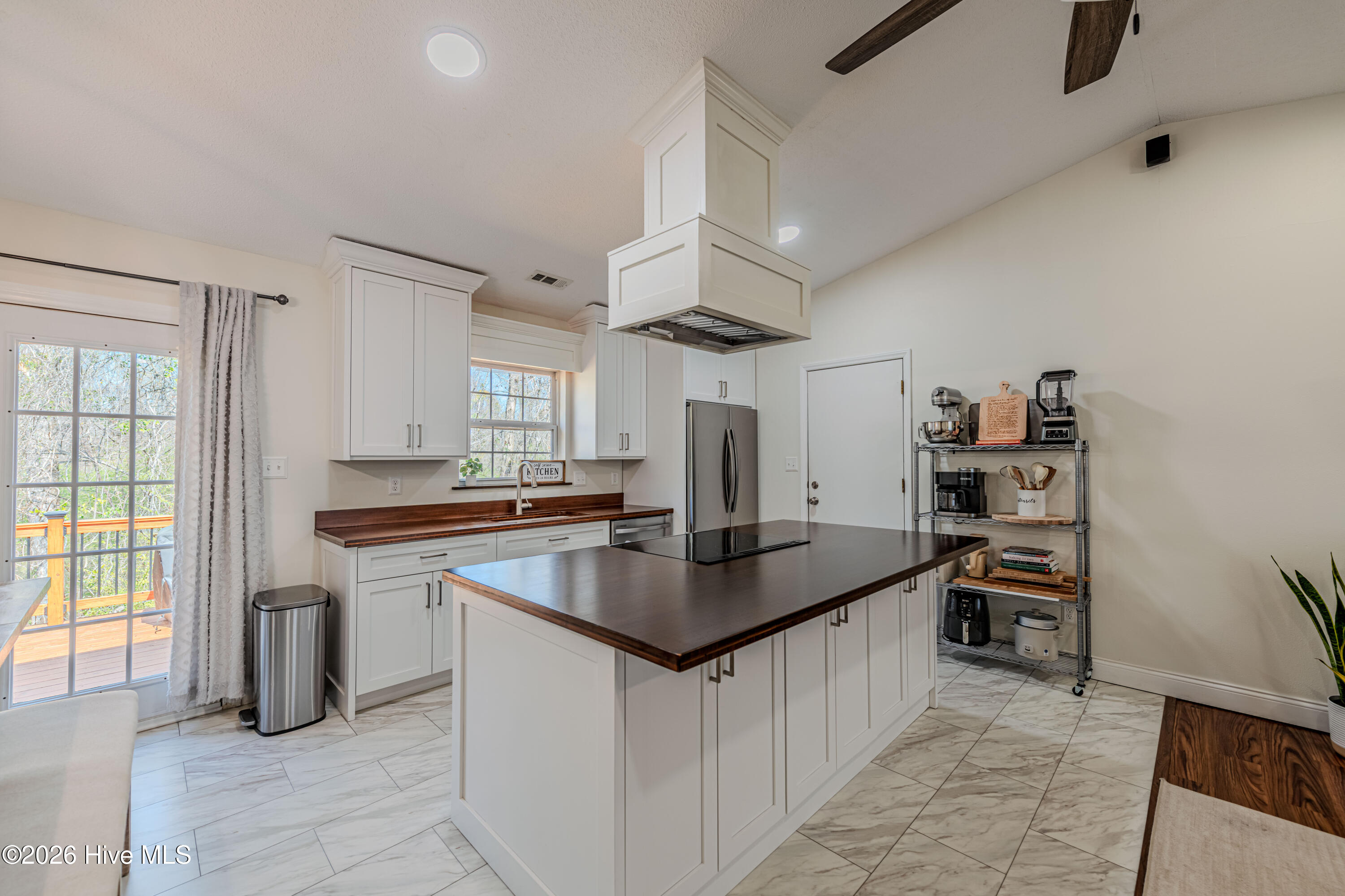 100564633 | Photo 34