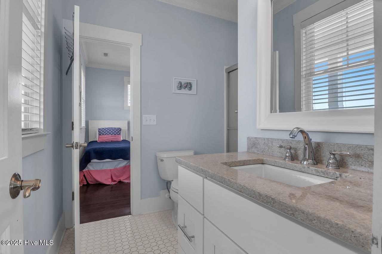 100543948 | Photo 34