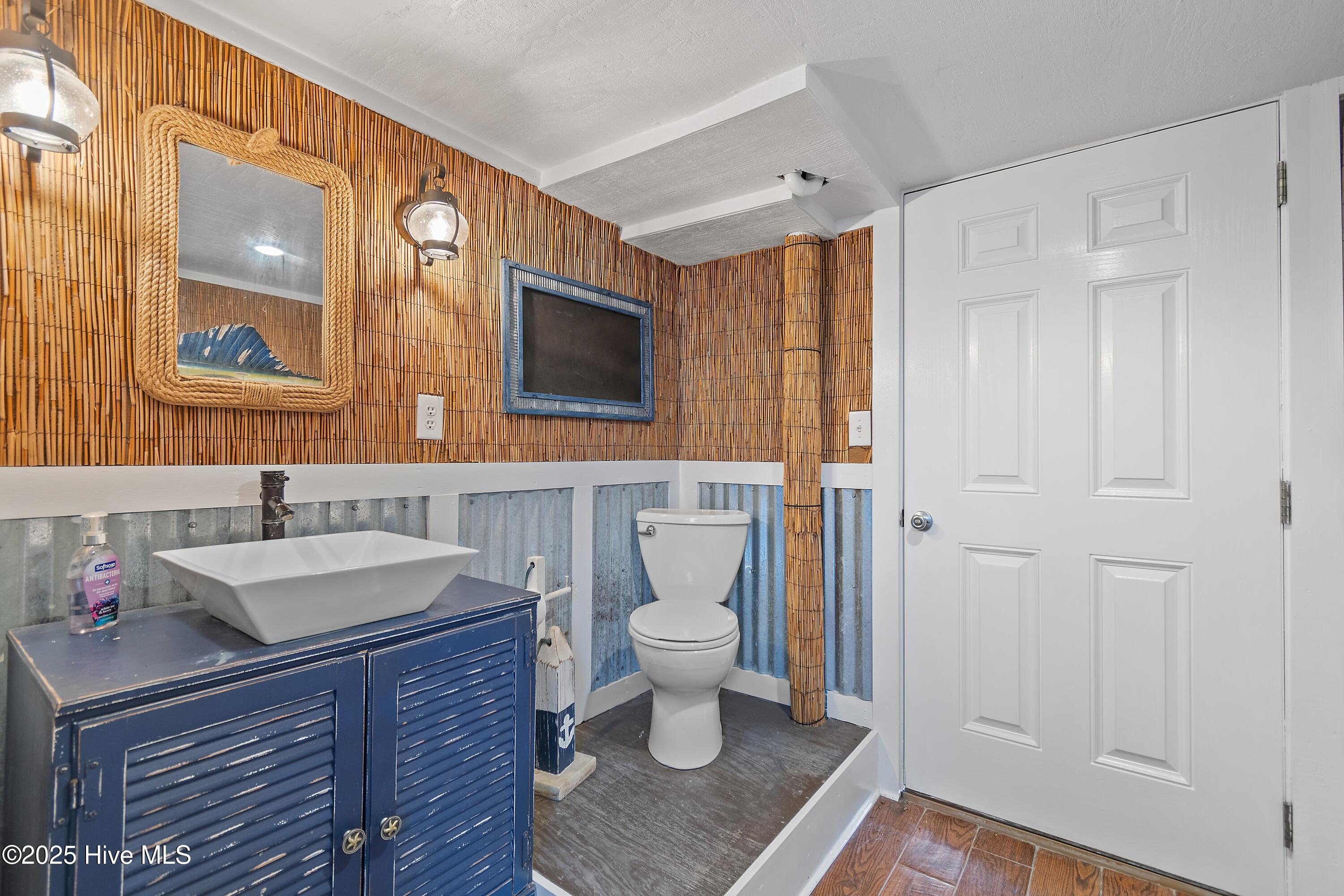 100535227 | Photo 31