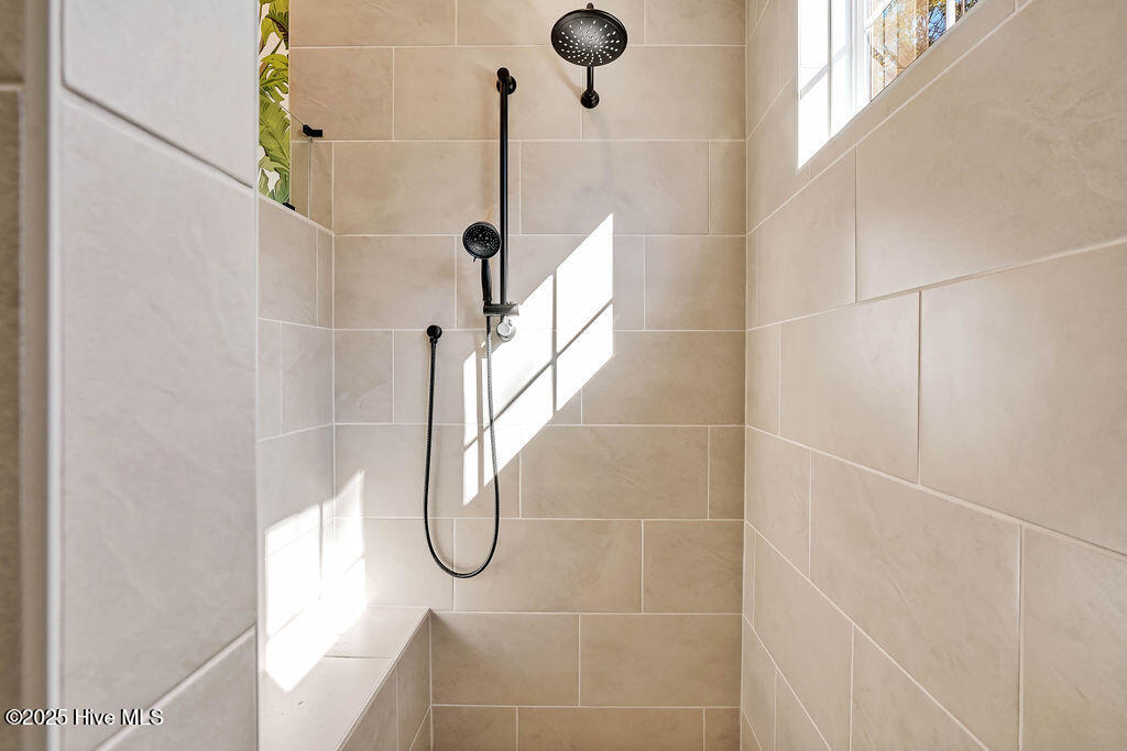 100512087 | Photo 26