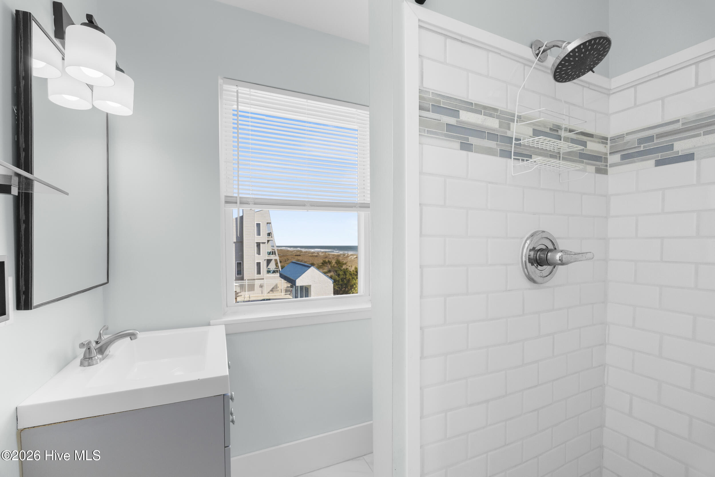 100561648 | Photo 31