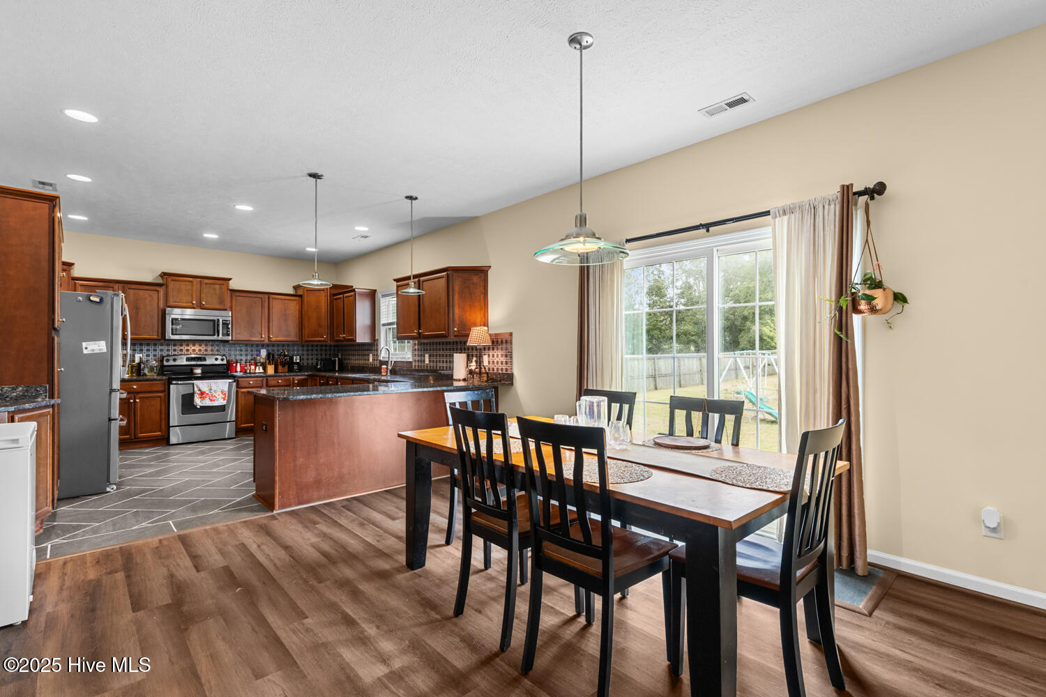 100535732 | Photo 19