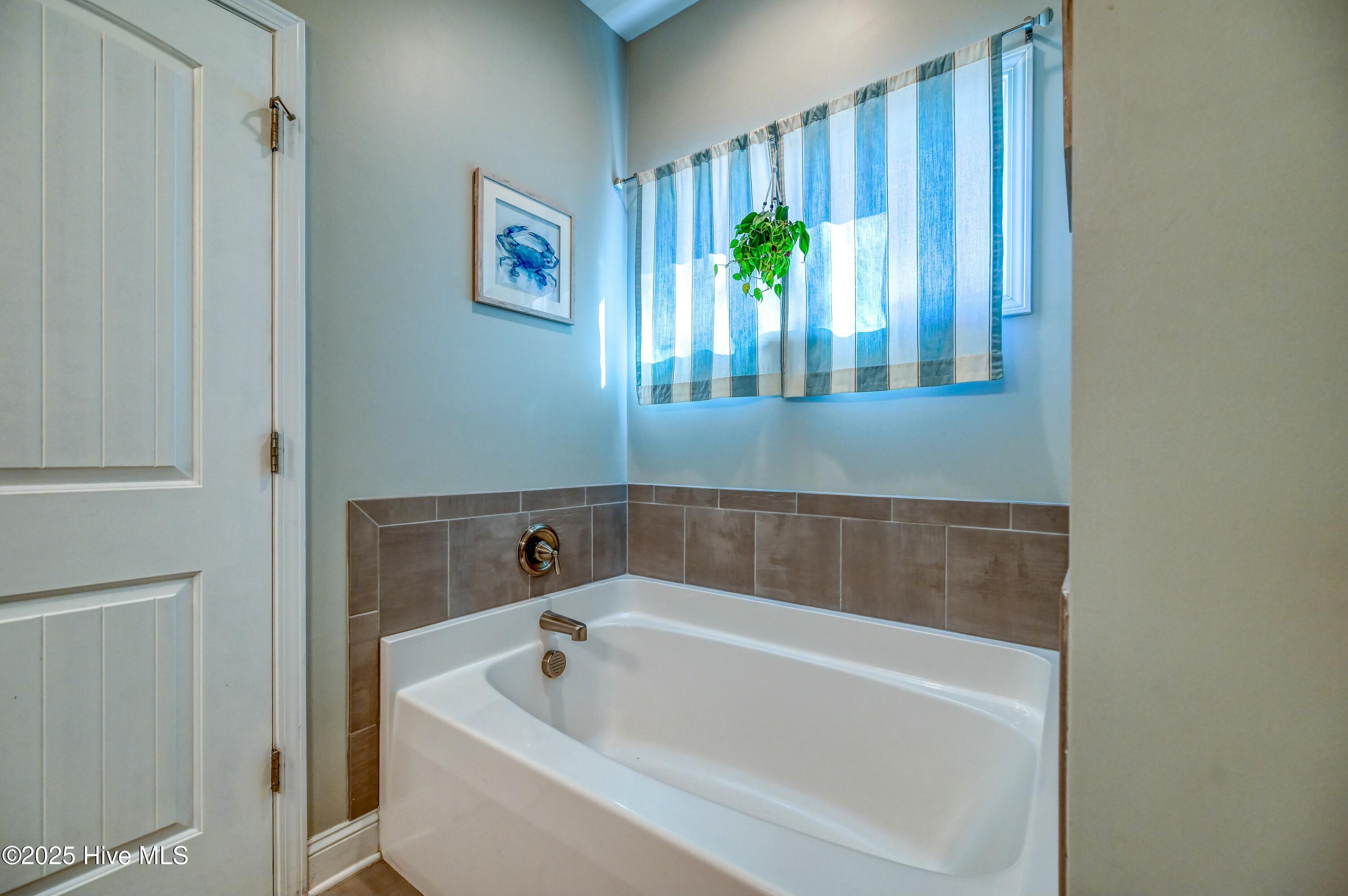 100561132 | Photo 26