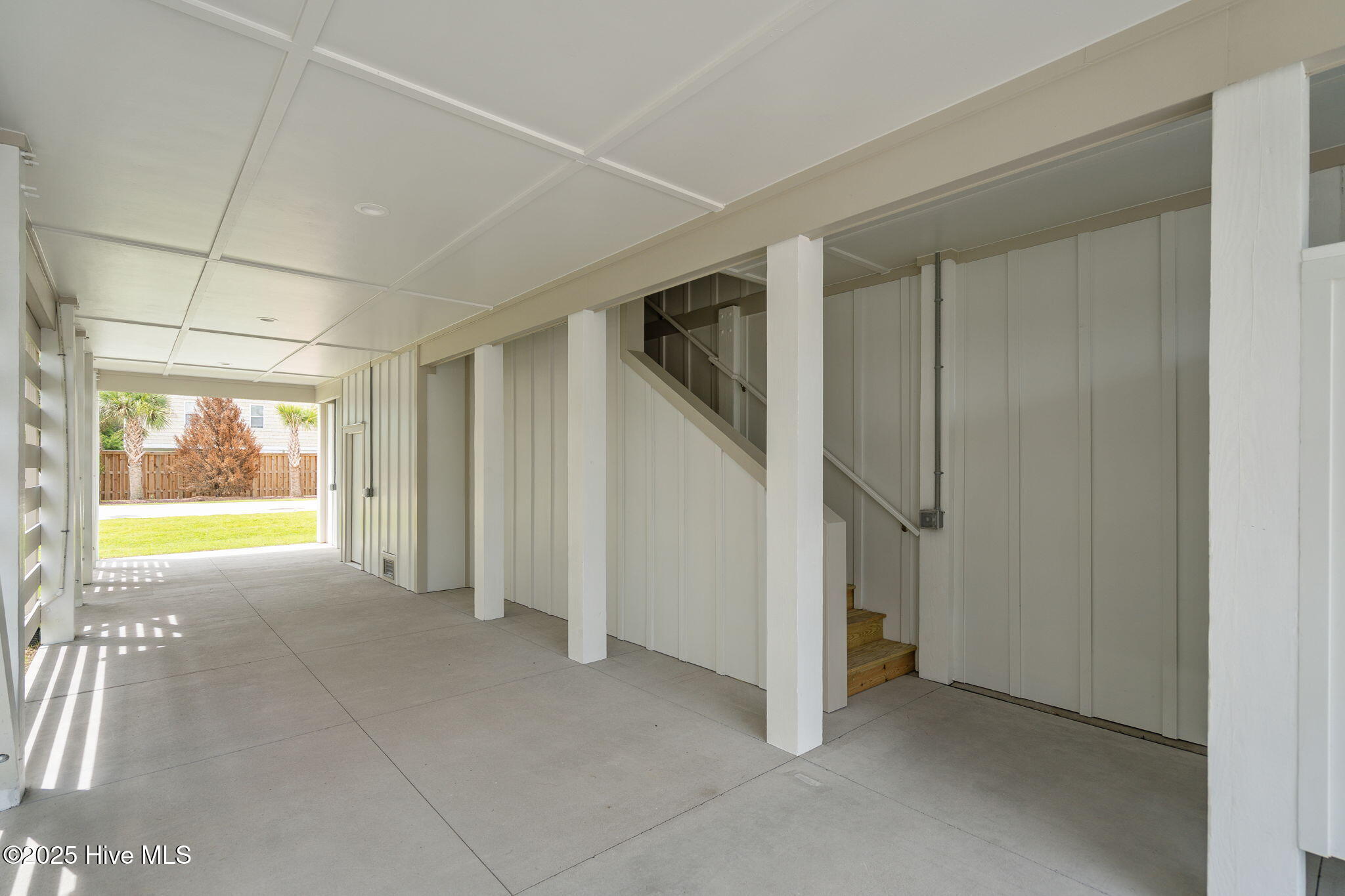 100537878 | Photo 43