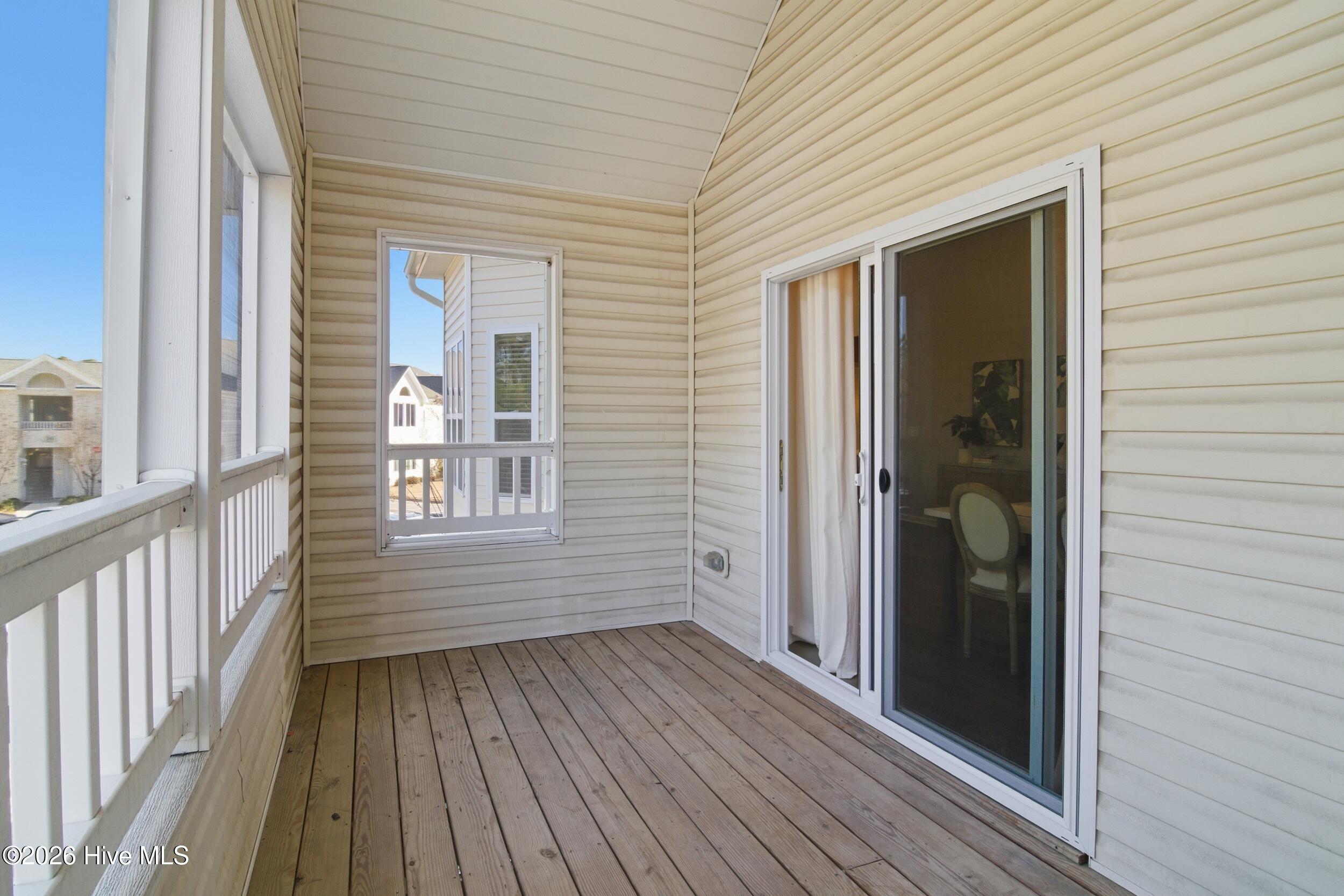 100552739 | Photo 30