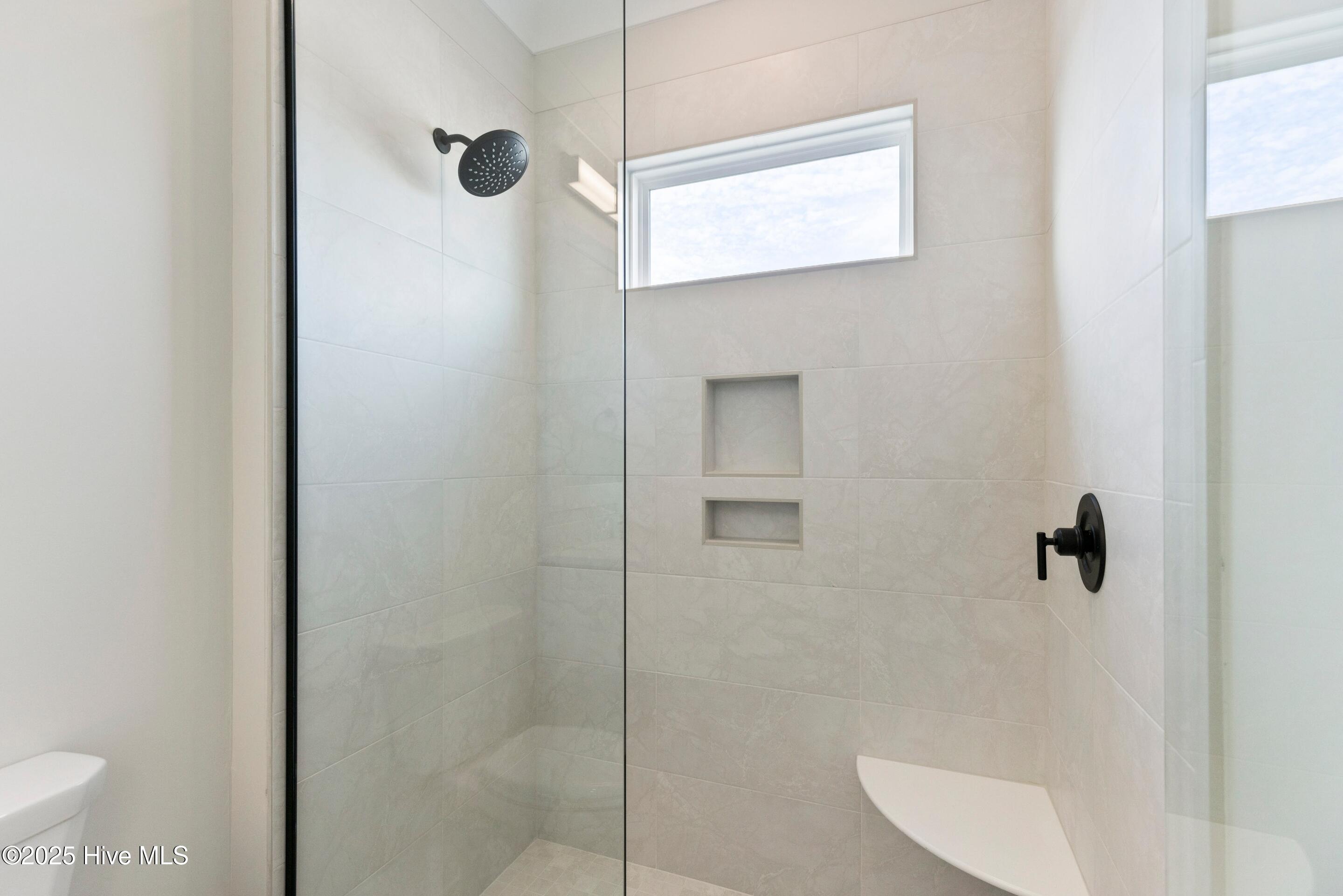 100544880 | Photo 32