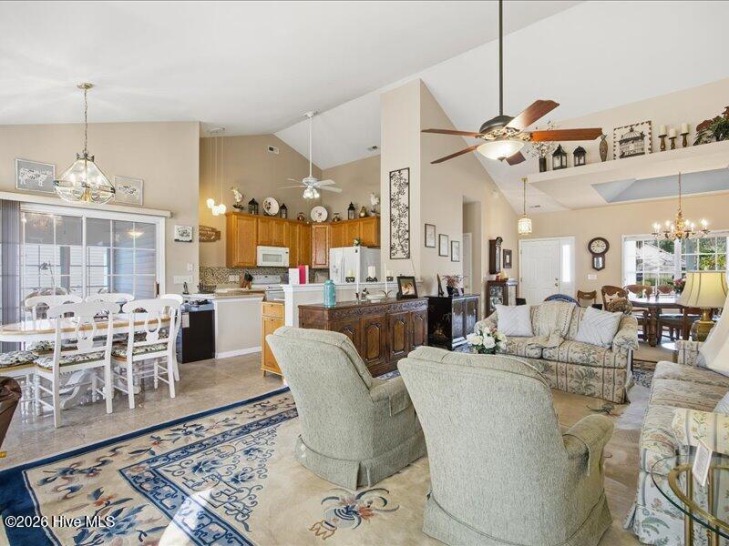 100563793 | Photo 14