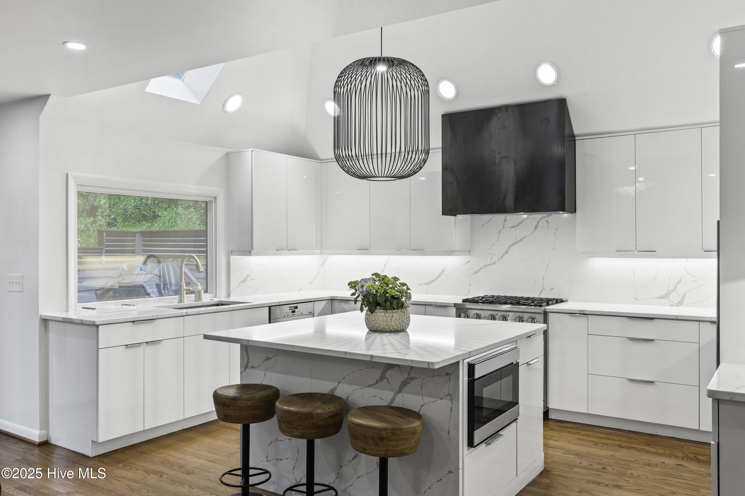 100555228 | Photo 21