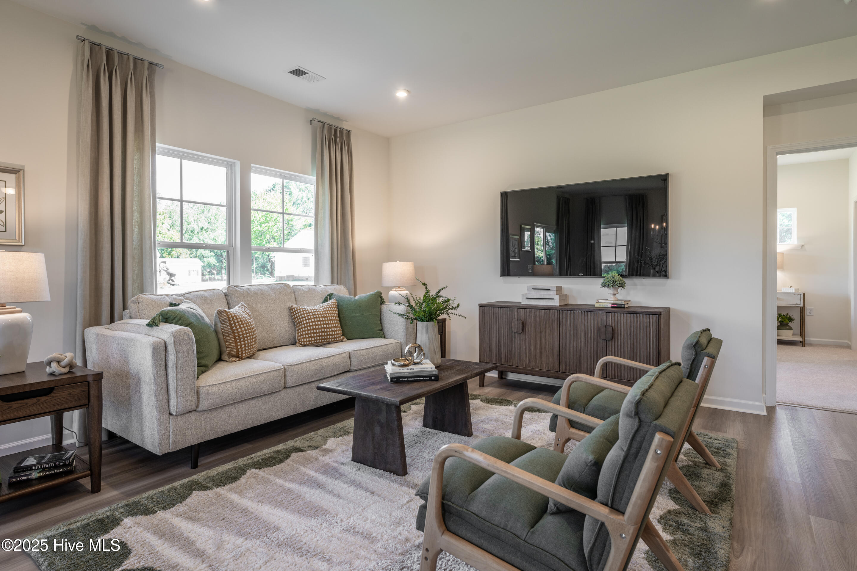 12 HHHunt Homes Maxwell - Family Room