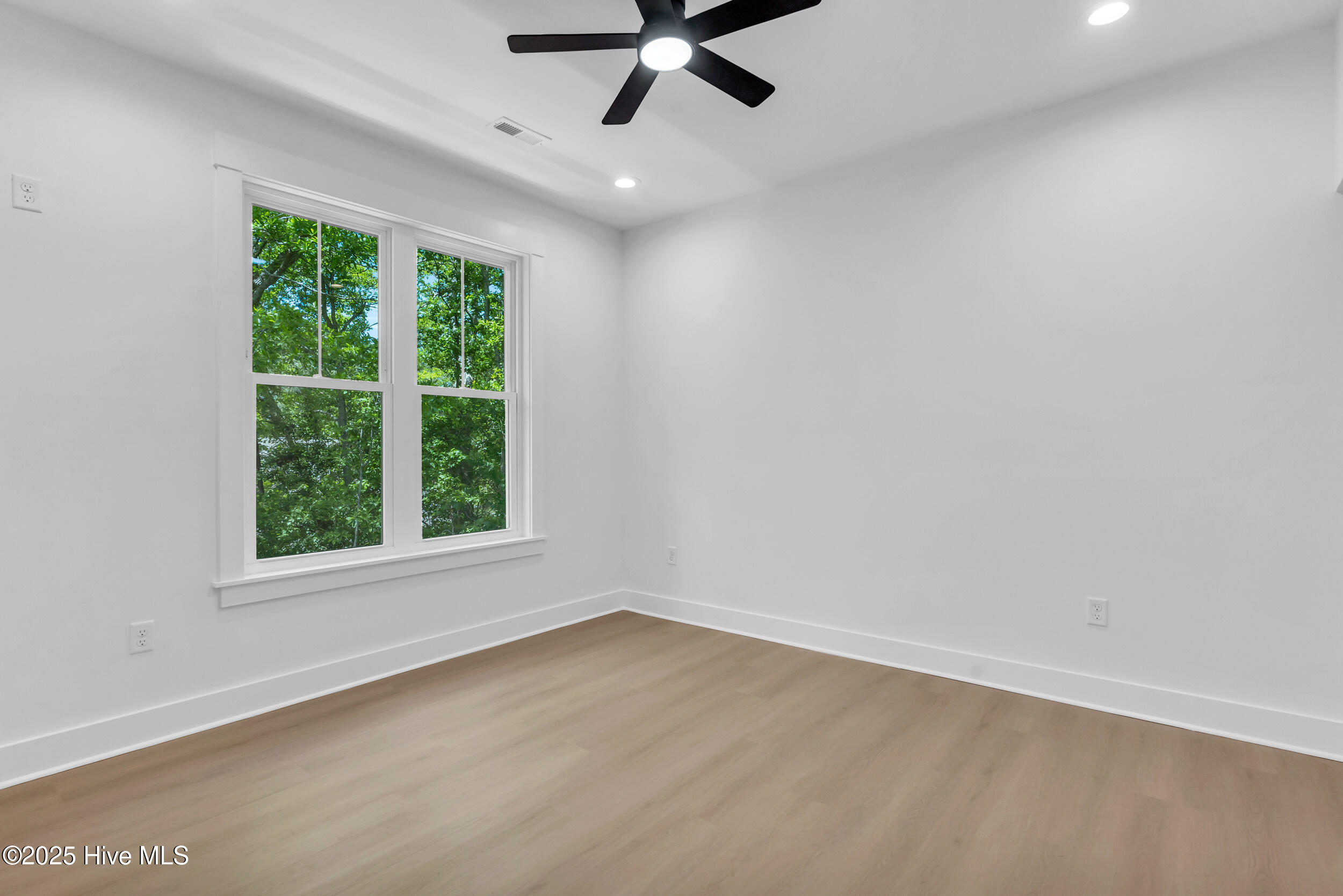 100501521 | Photo 25