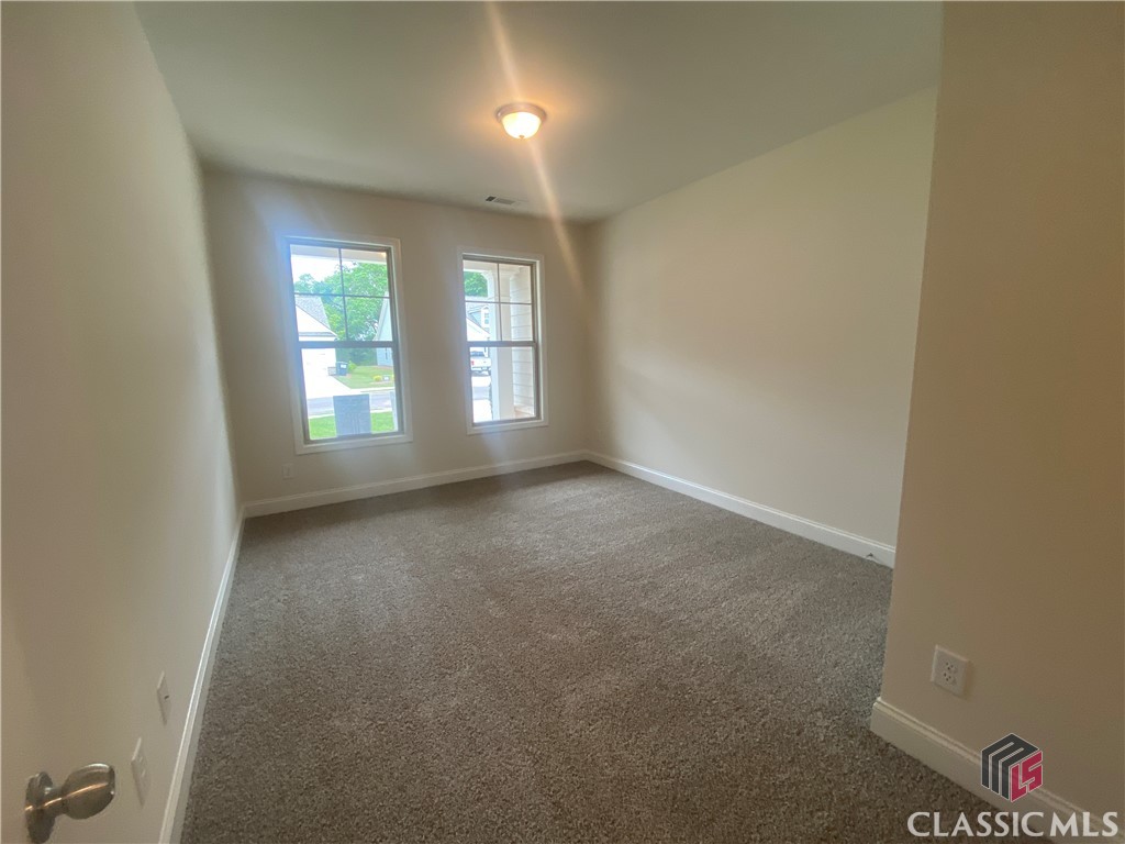 Guest bedroom with ensuite bathroom