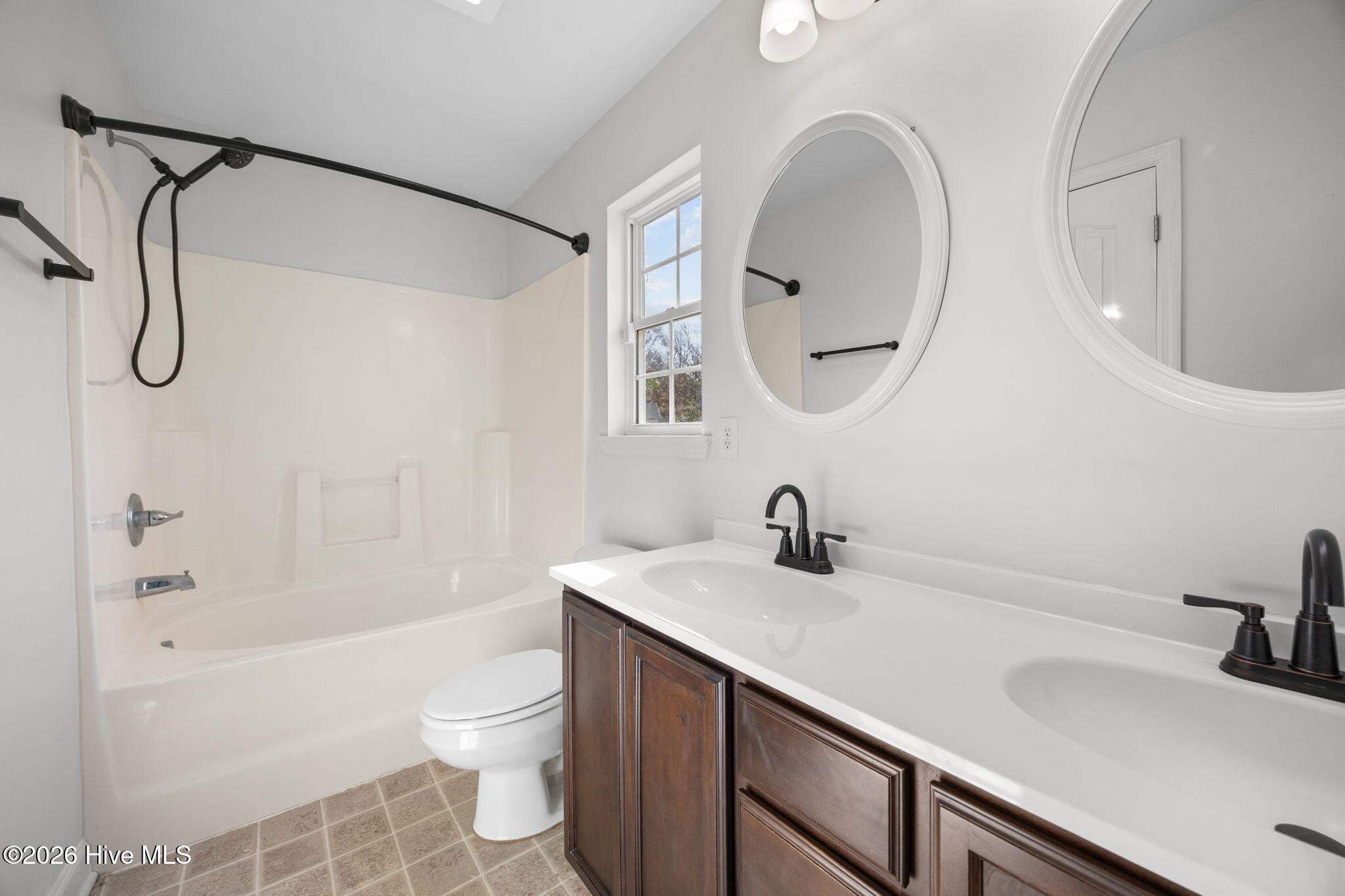 100549583 | Photo 13